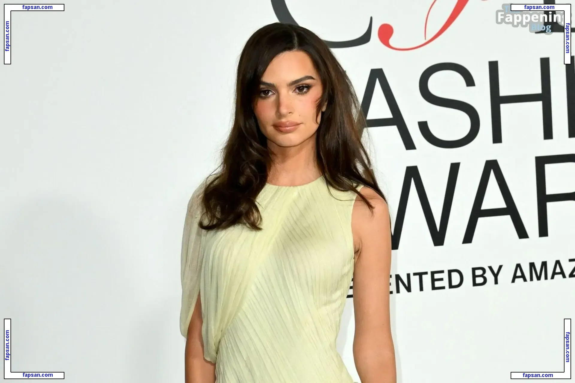 Emily Ratajkowski nude photo #16592 from OnlyFans