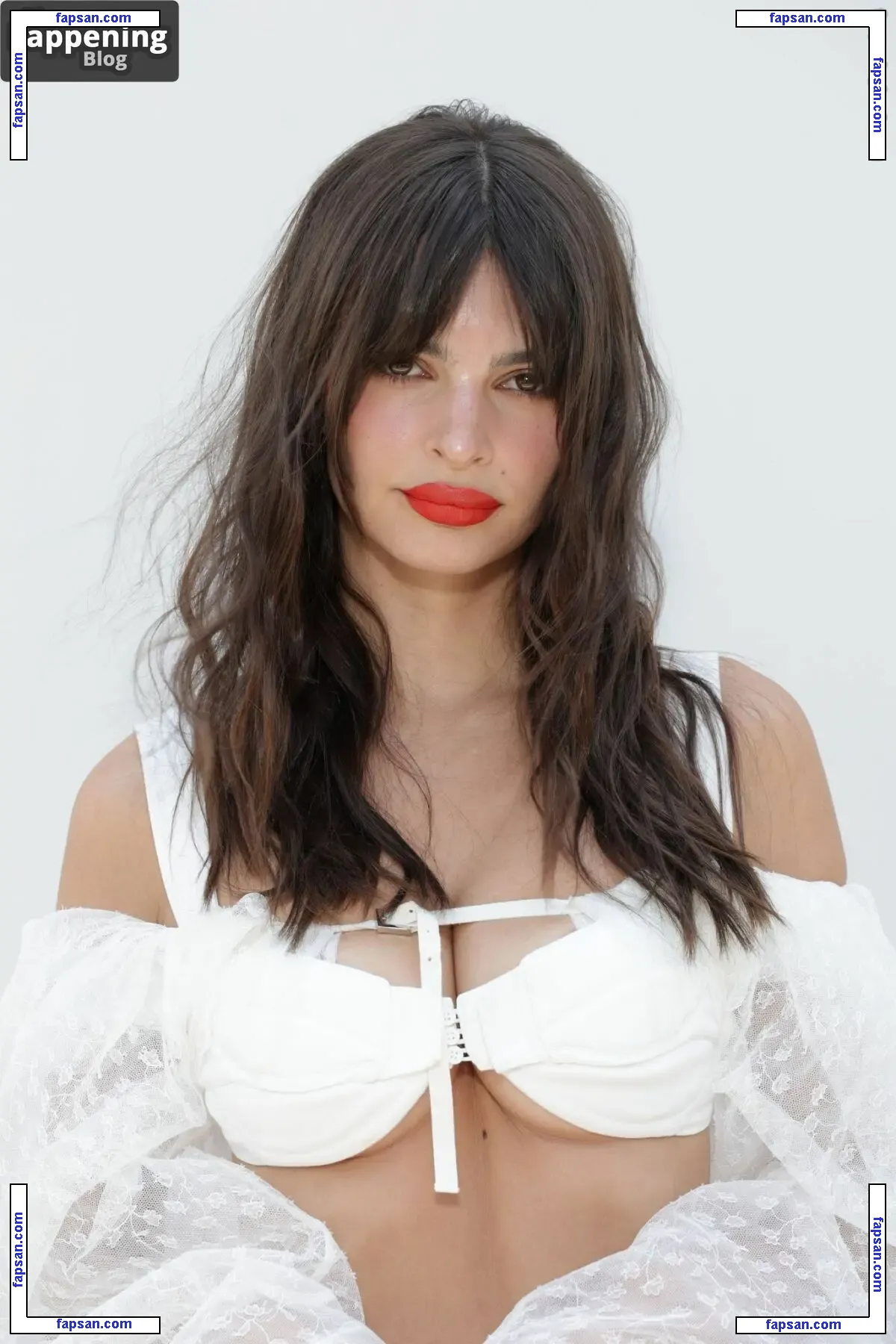 Emily Ratajkowski nude photo #16813 from OnlyFans