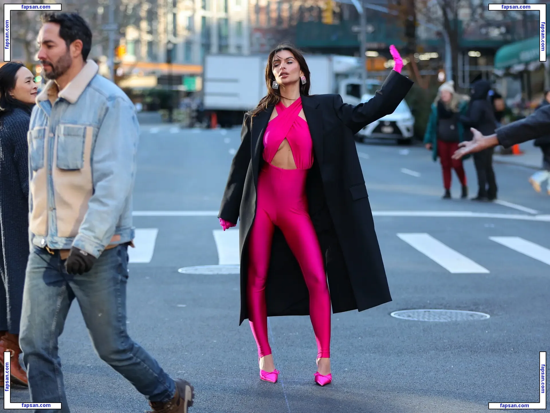 Emily Ratajkowski nude photo #16826 from OnlyFans