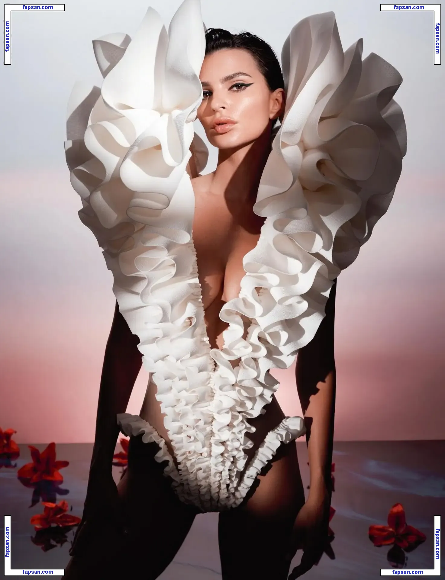 Emily Ratajkowski nude photo #16879 from OnlyFans