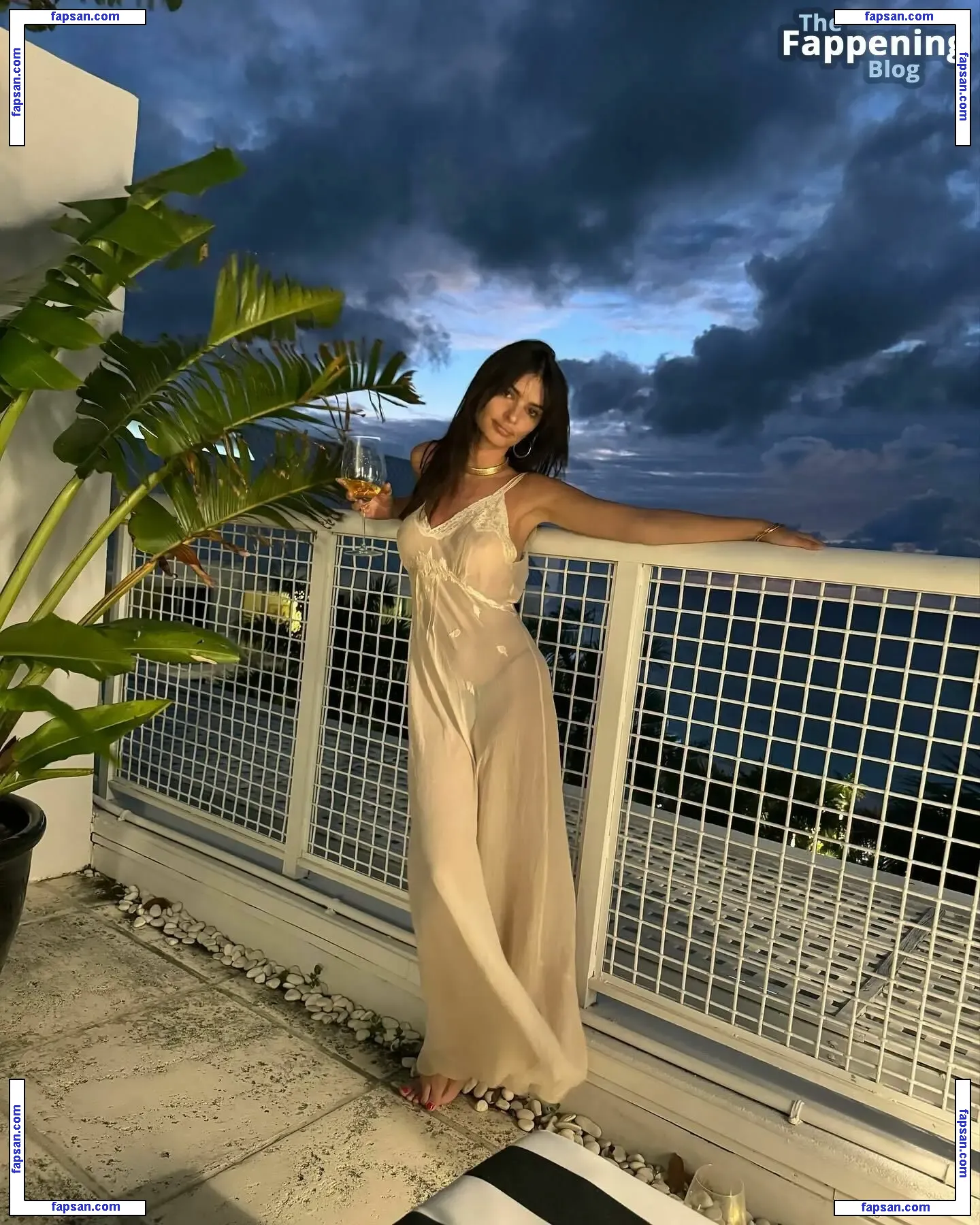 Emily Ratajkowski nude photo #16887 from OnlyFans