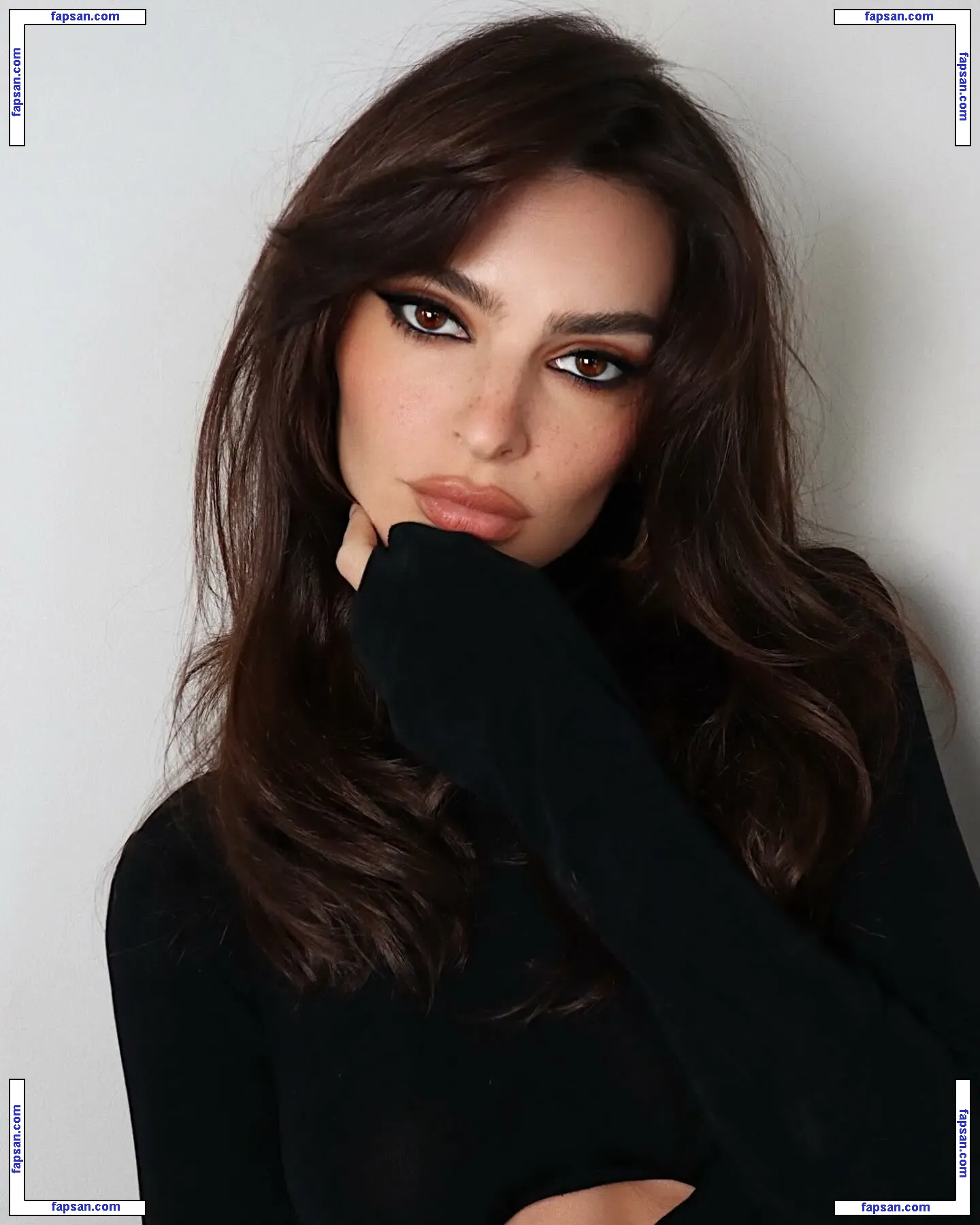 Emily Ratajkowski nude photo #16899 from OnlyFans