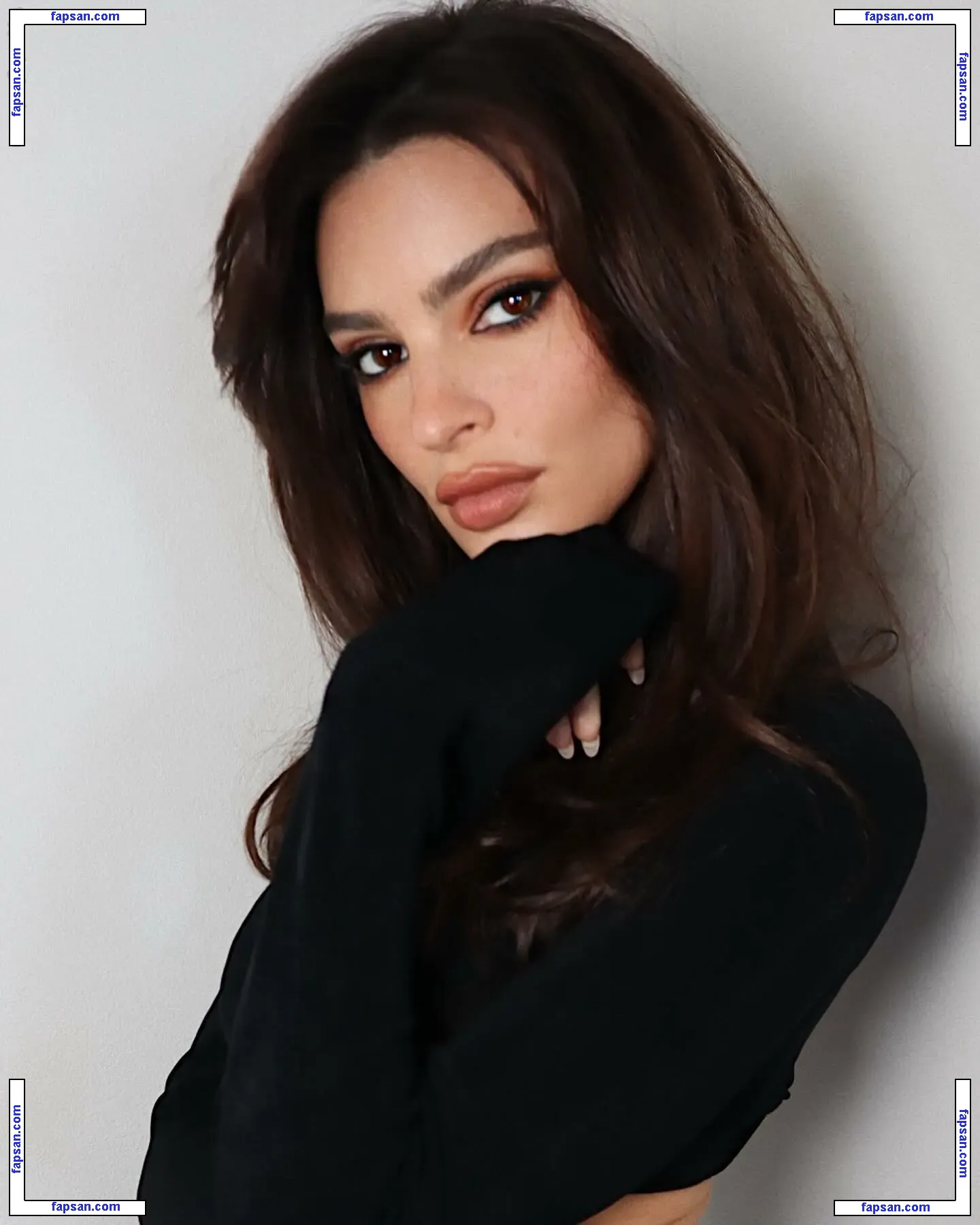 Emily Ratajkowski nude photo #16911 from OnlyFans