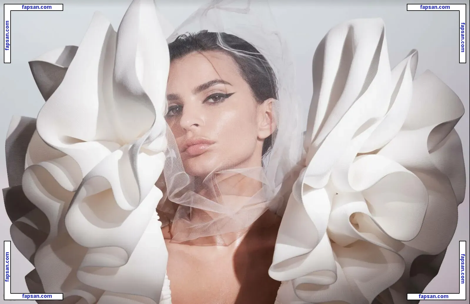Emily Ratajkowski nude photo #16939 from OnlyFans