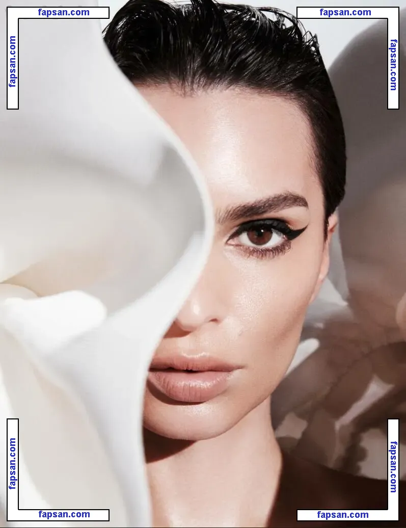 Emily Ratajkowski nude photo #16941 from OnlyFans