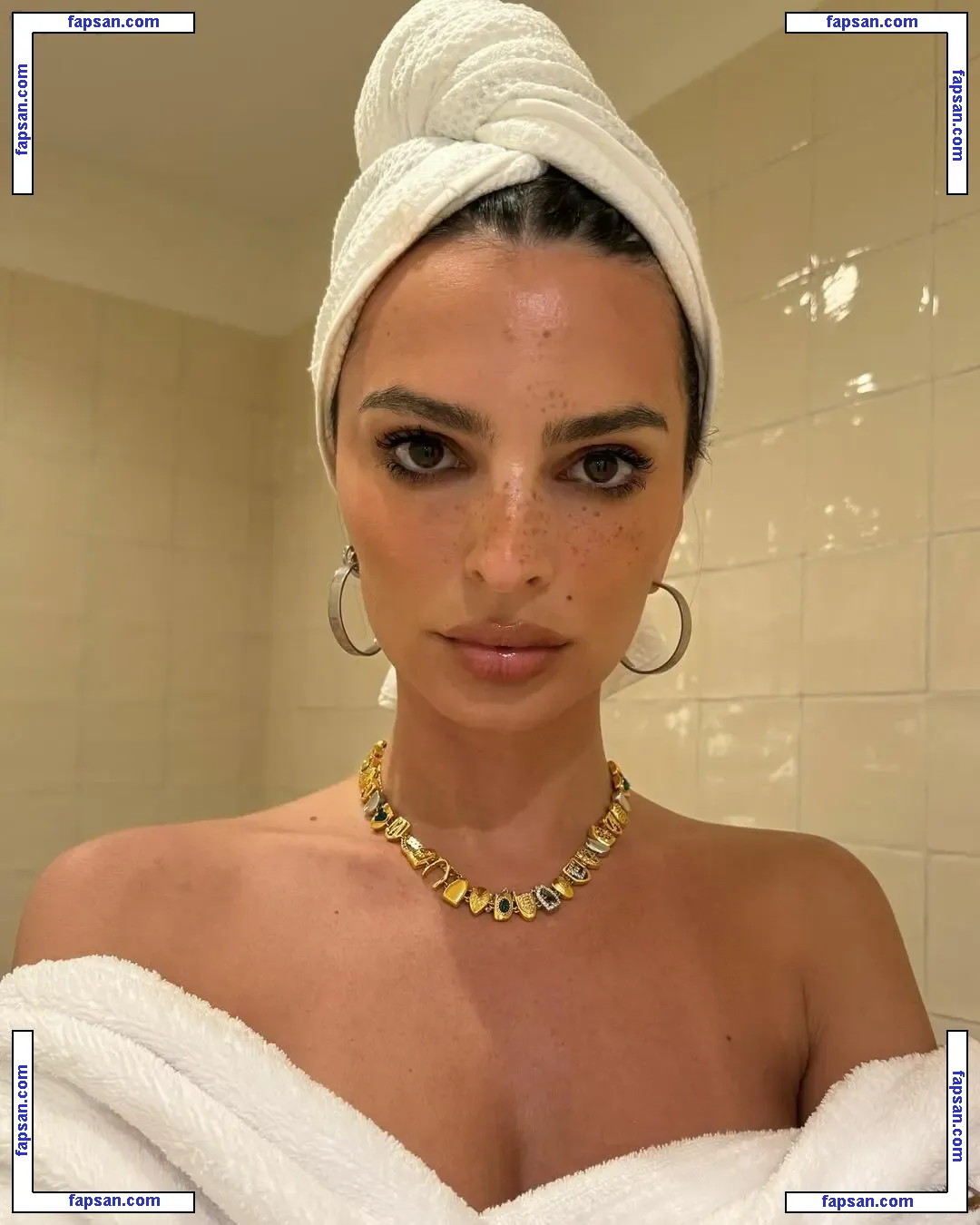 Emily Ratajkowski nude photo #16960 from OnlyFans