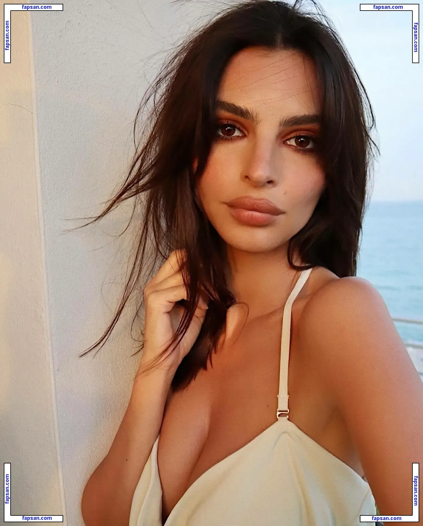 Emily Ratajkowski nude photo #17064 from OnlyFans