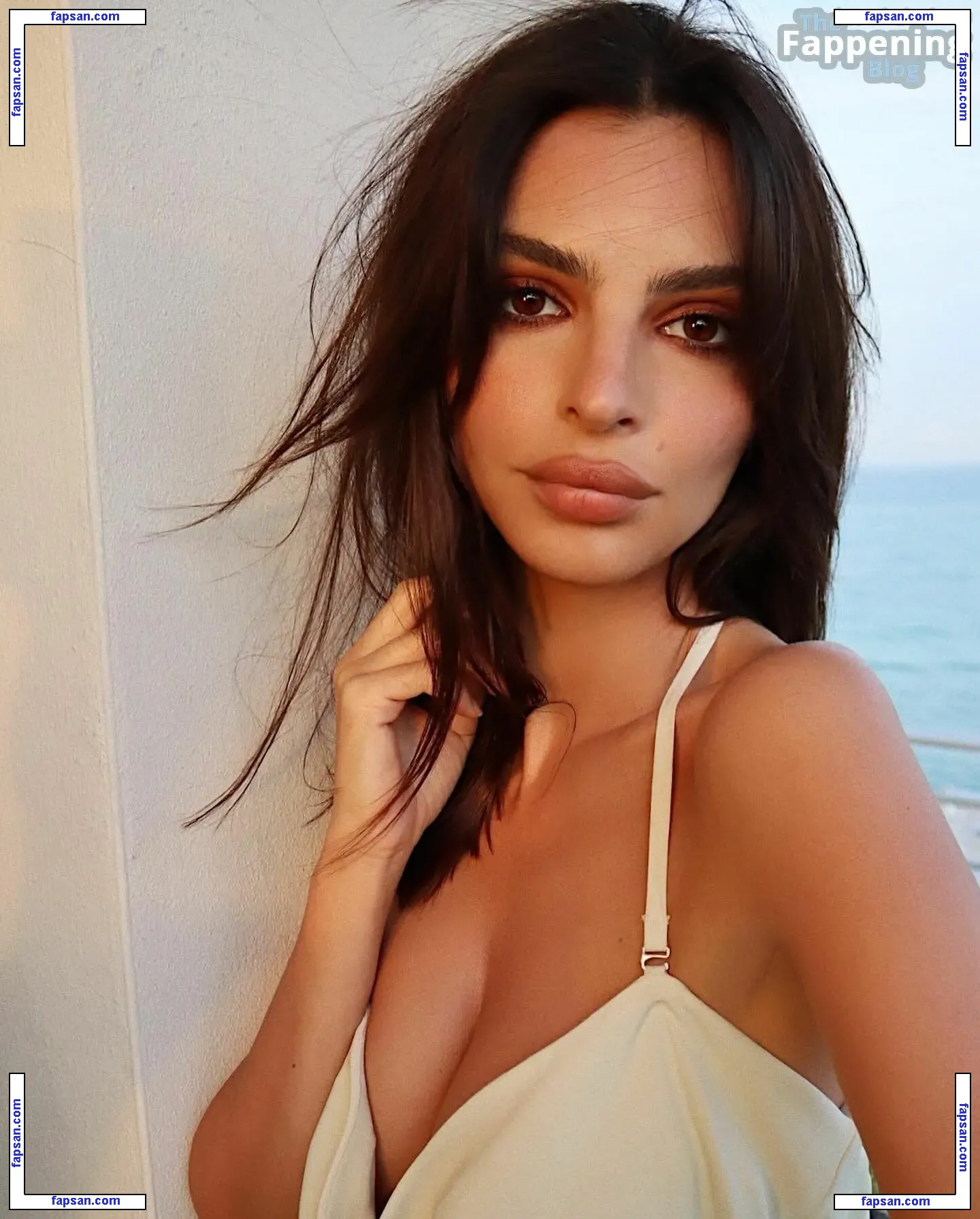 Emily Ratajkowski nude photo #17136 from OnlyFans