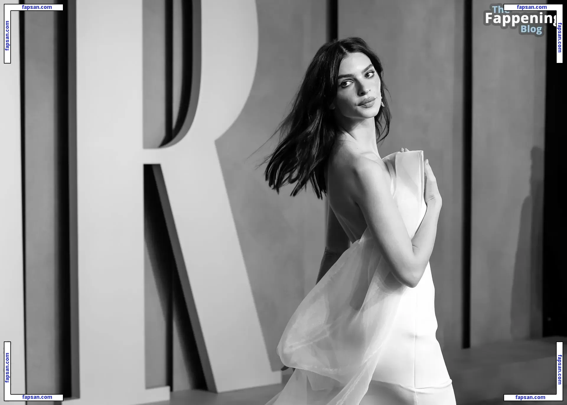 Emily Ratajkowski nude photo #17291 from OnlyFans