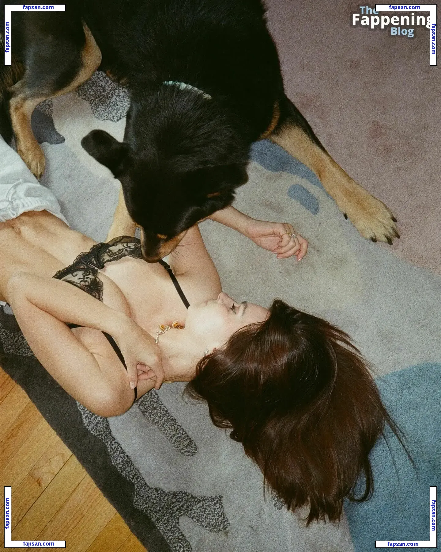 Emily Ratajkowski nude photo #17429 from OnlyFans
