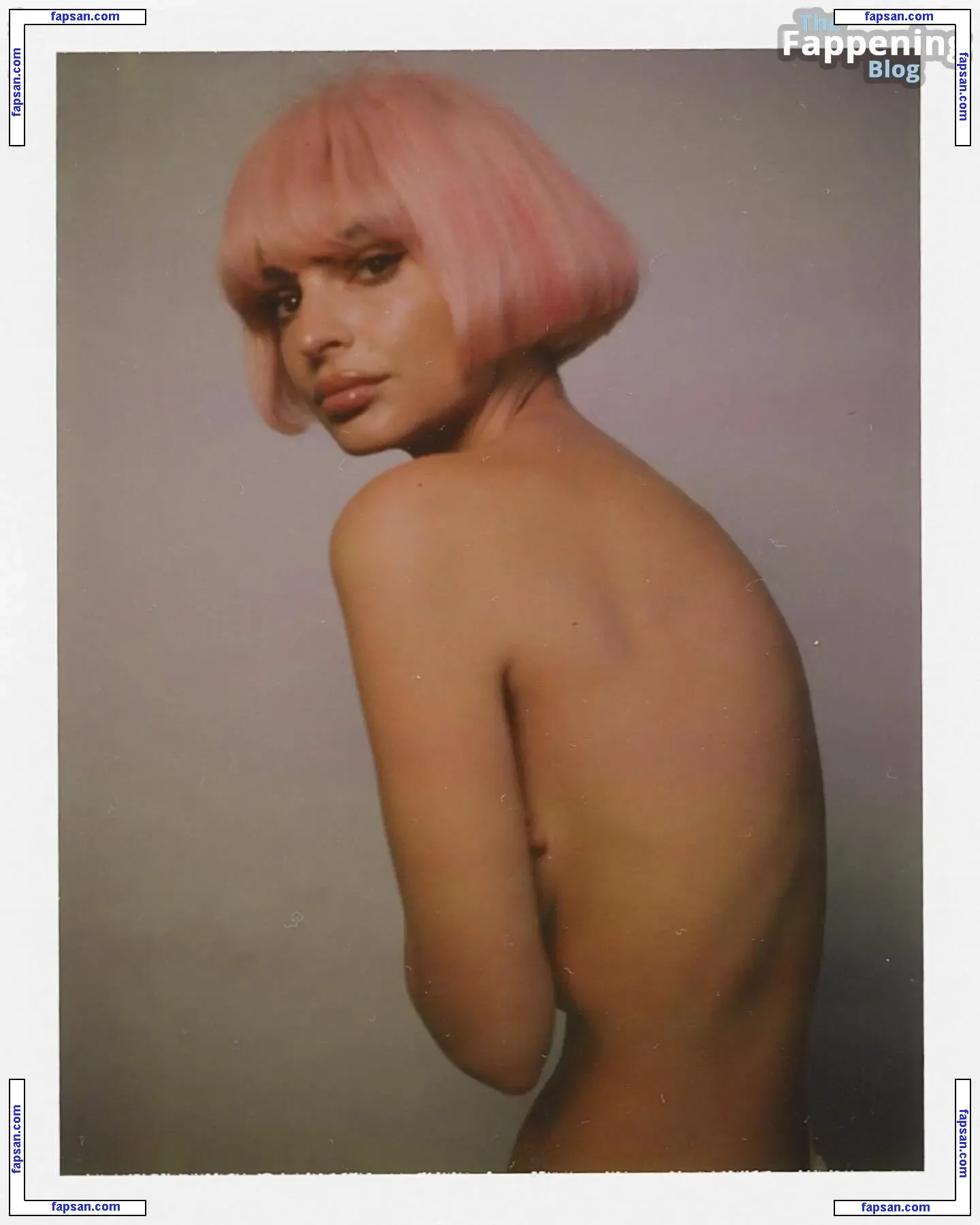 Emily Ratajkowski nude photo #17540 from OnlyFans