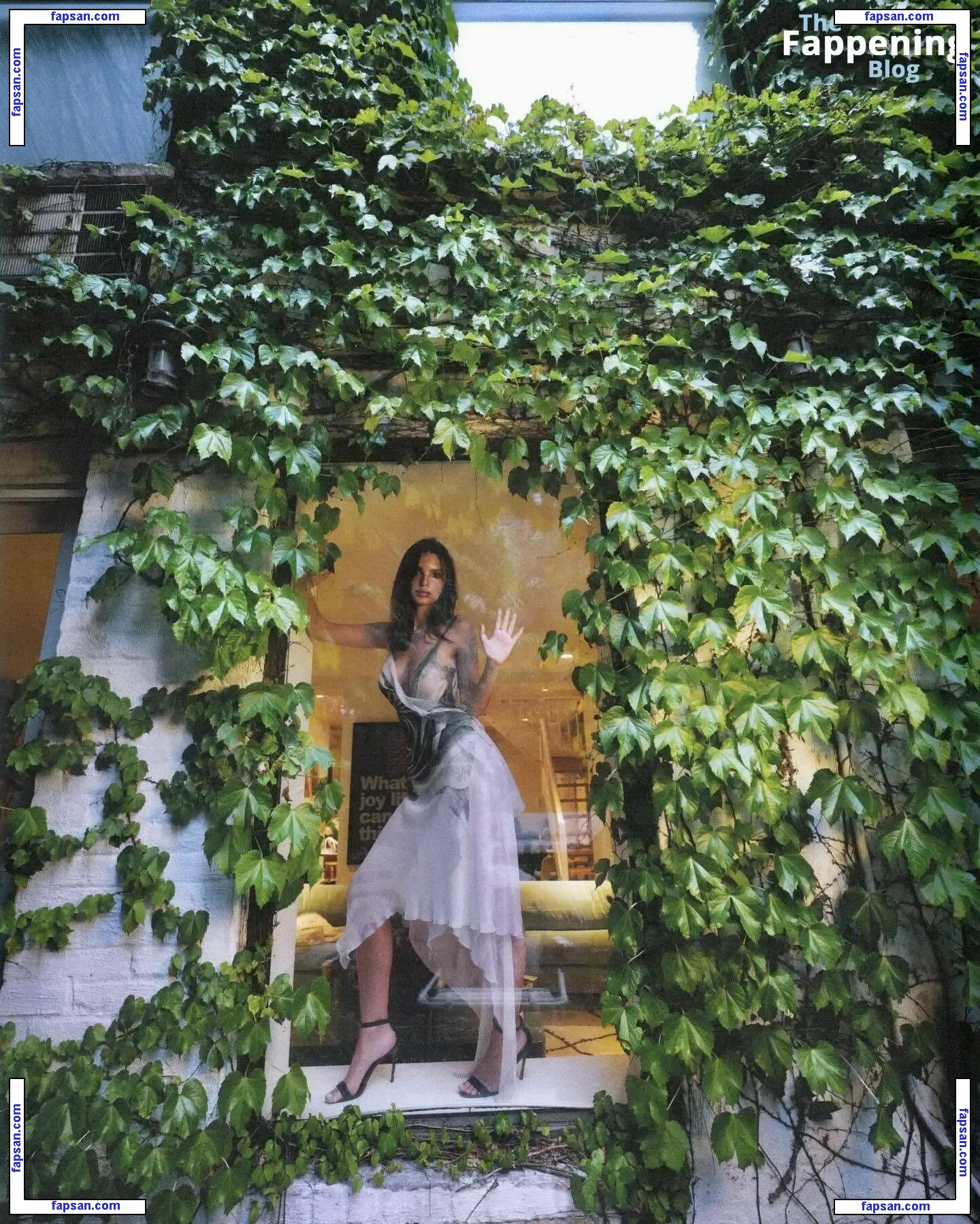 Emily Ratajkowski nude photo #17850 from OnlyFans