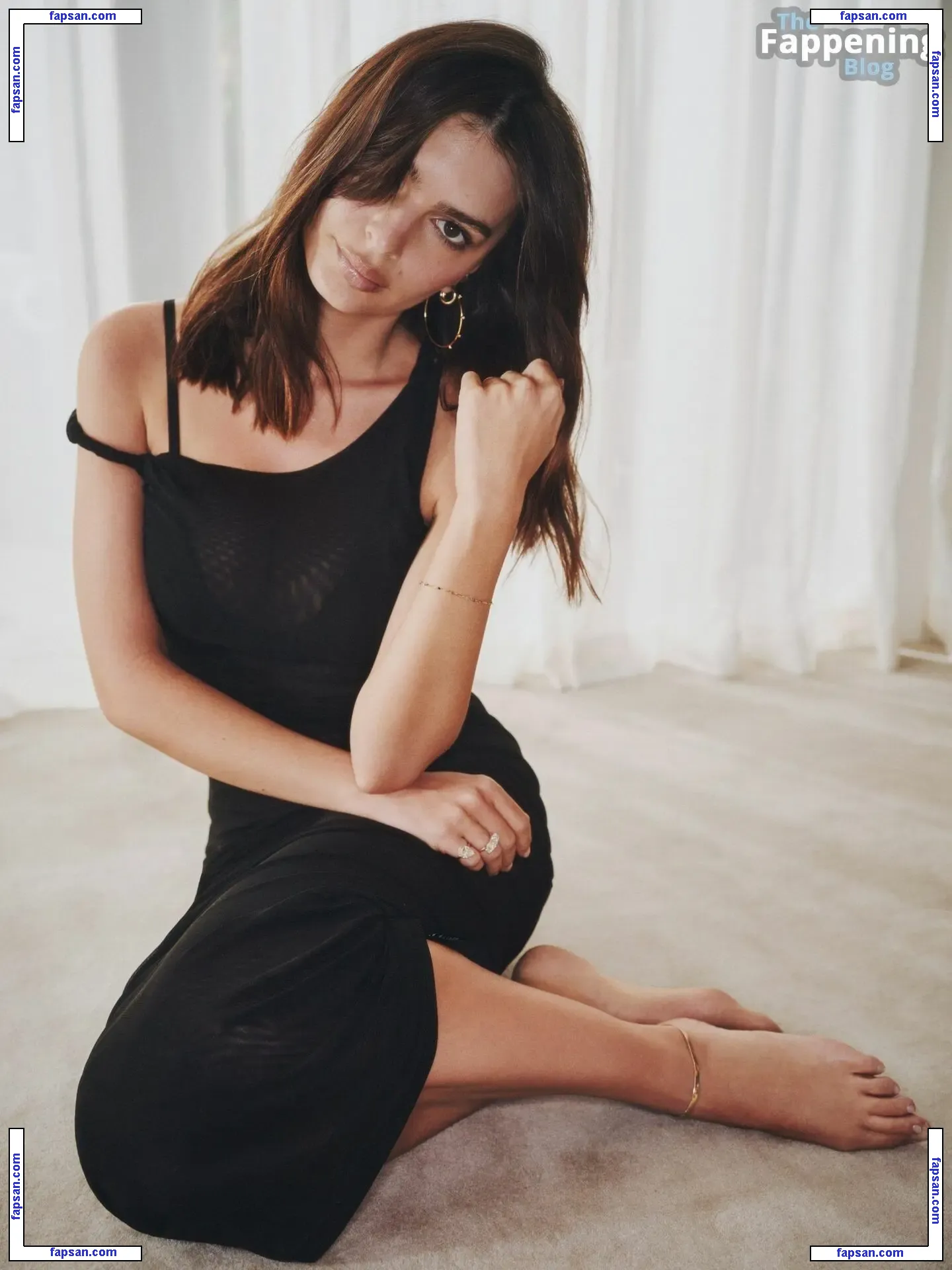 Emily Ratajkowski nude photo #18023 from OnlyFans