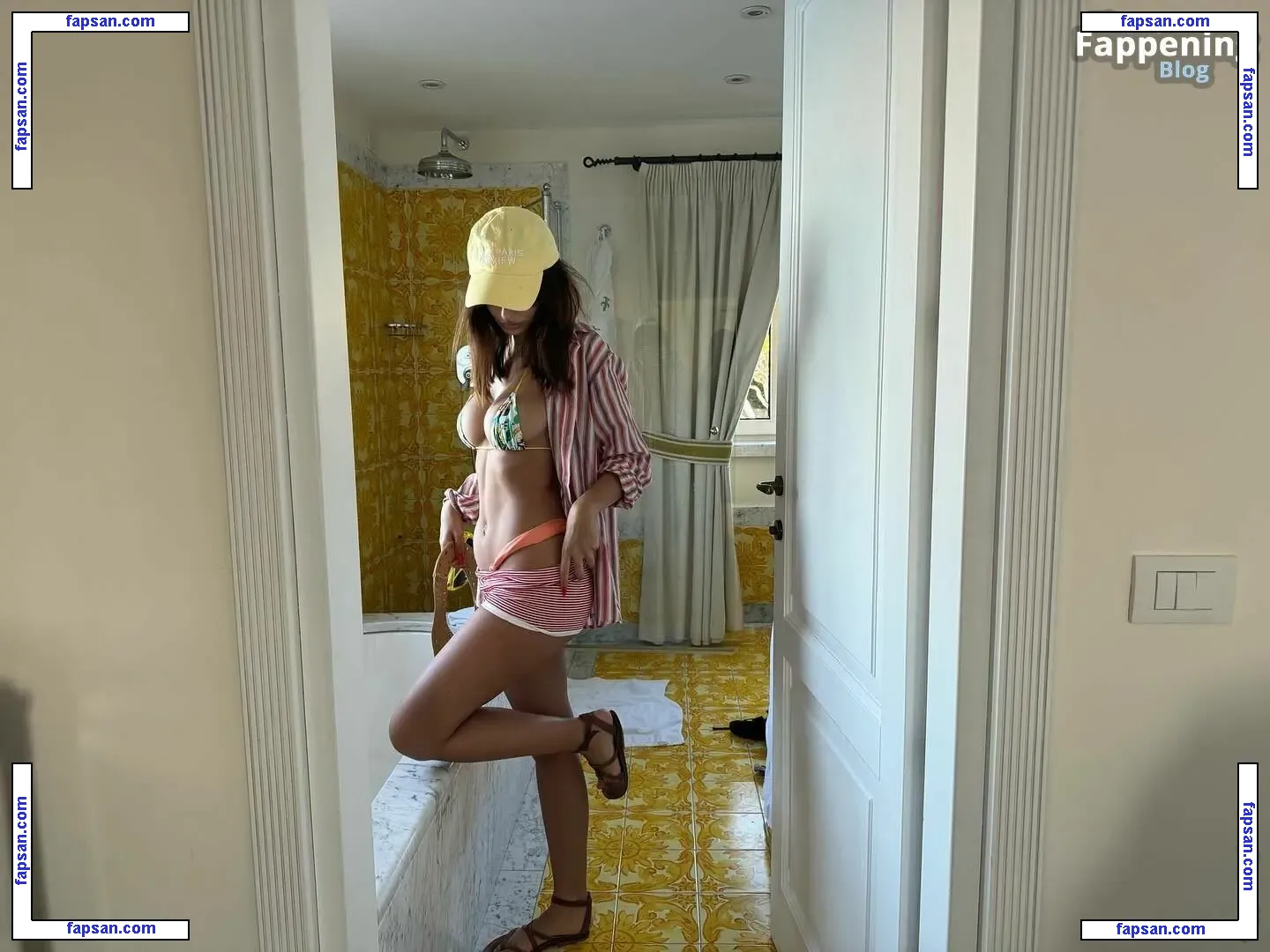 Emily Ratajkowski nude photo #18141 from OnlyFans