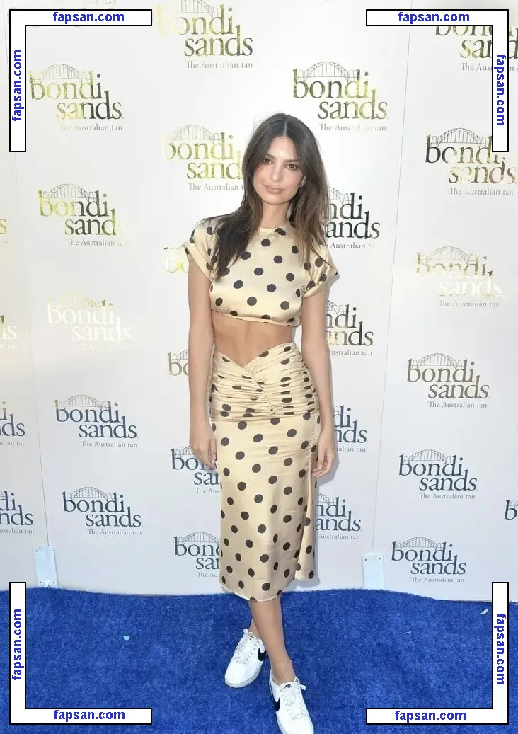 Emily Ratajkowski nude photo #18302 from OnlyFans