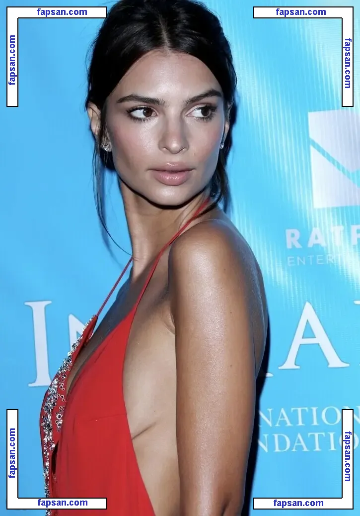 Emily Ratajkowski nude photo #18312 from OnlyFans