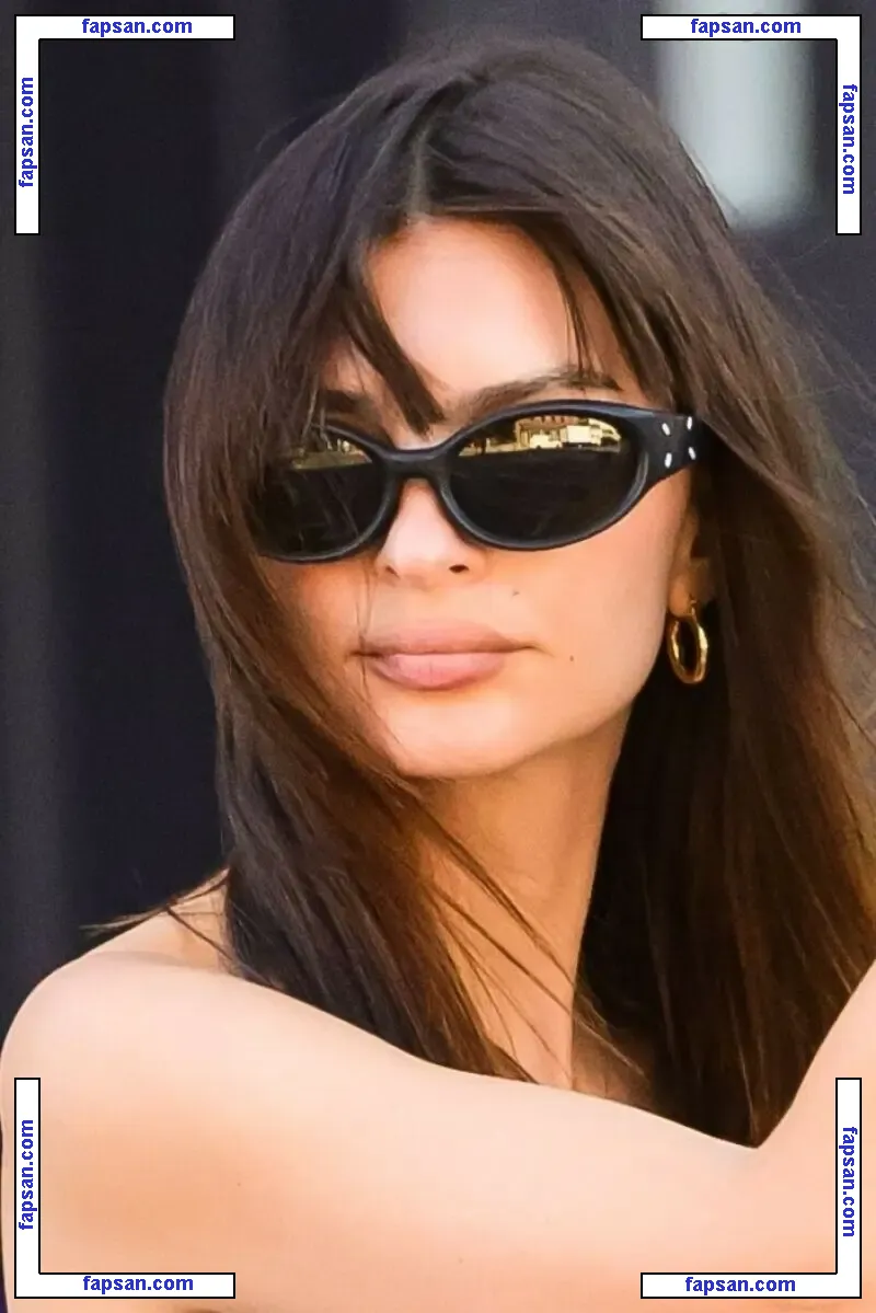 Emily Ratajkowski nude photo #18325 from OnlyFans