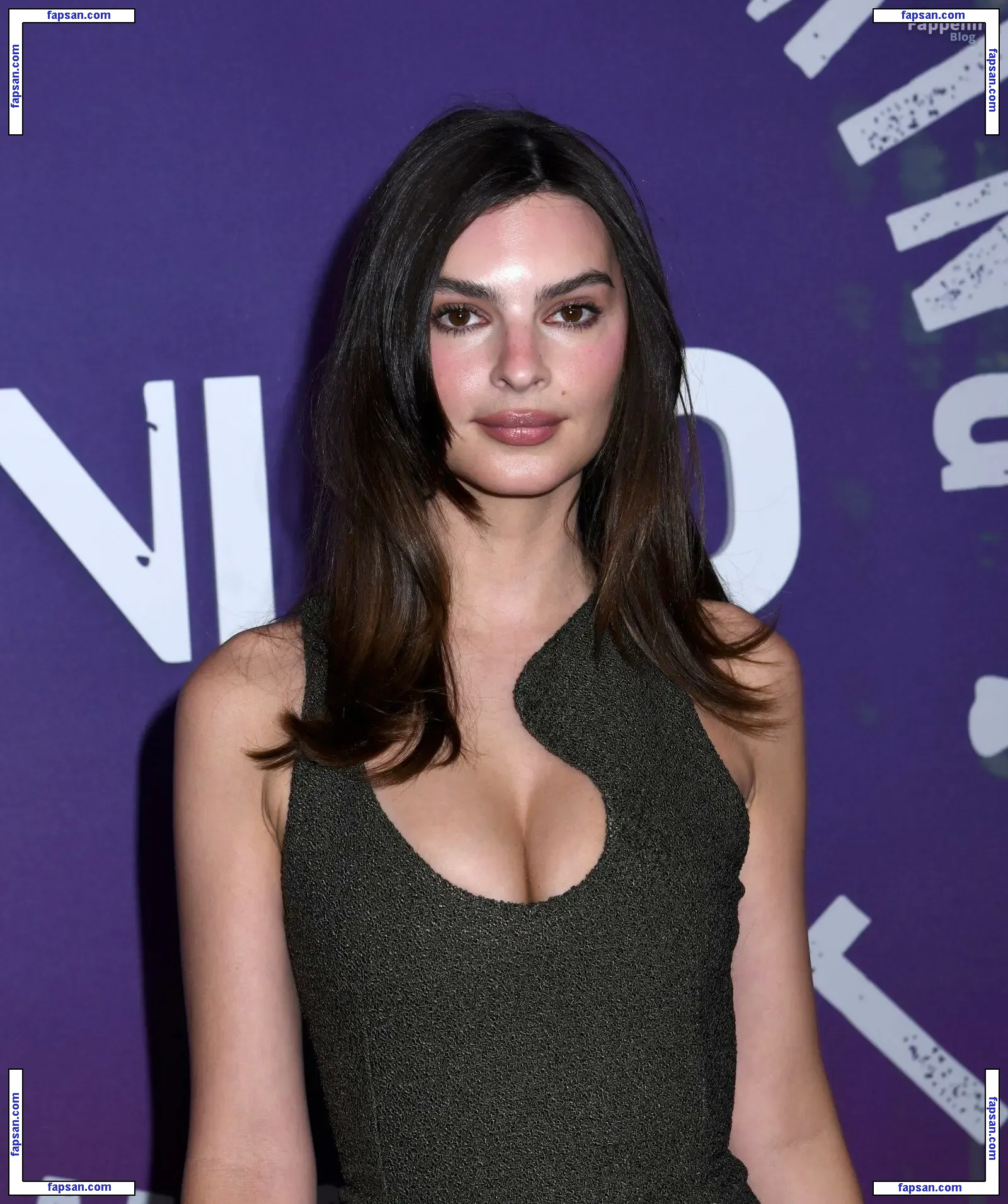 Emily Ratajkowski nude photo #19145 from OnlyFans