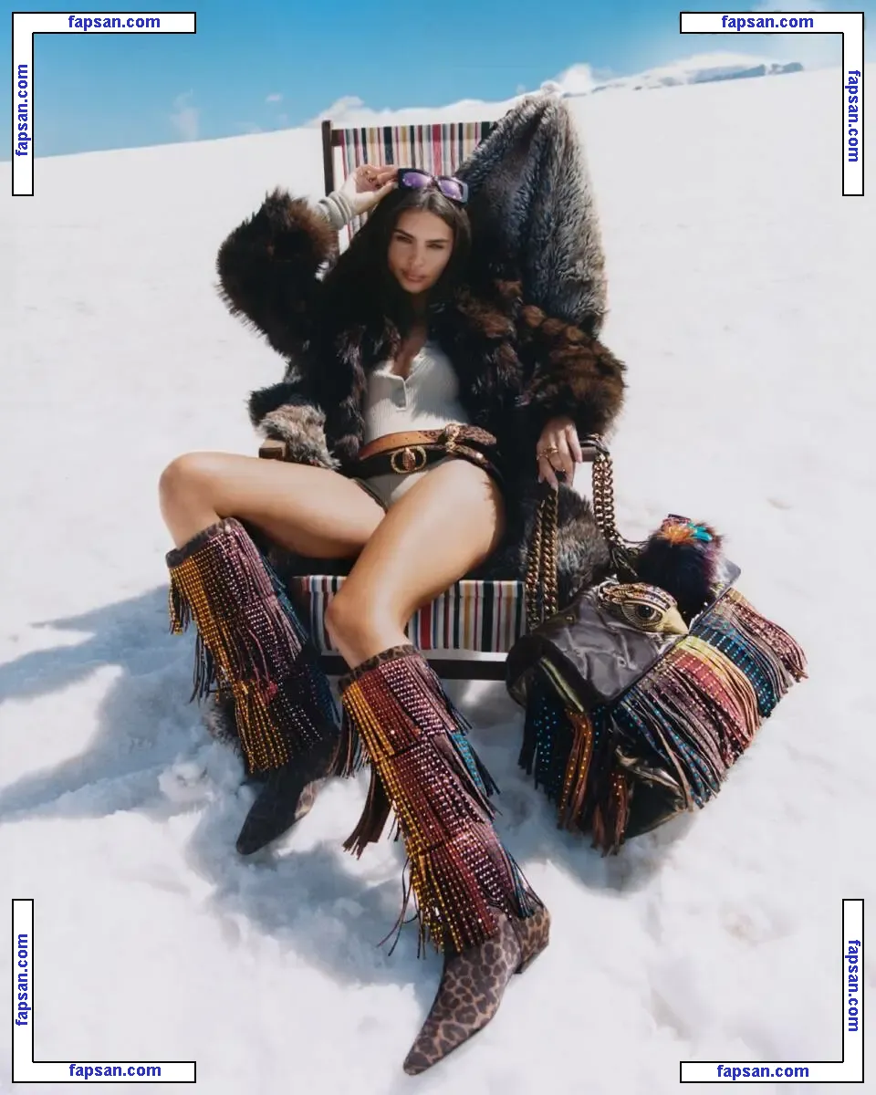 Emily Ratajkowski nude photo #19332 from OnlyFans
