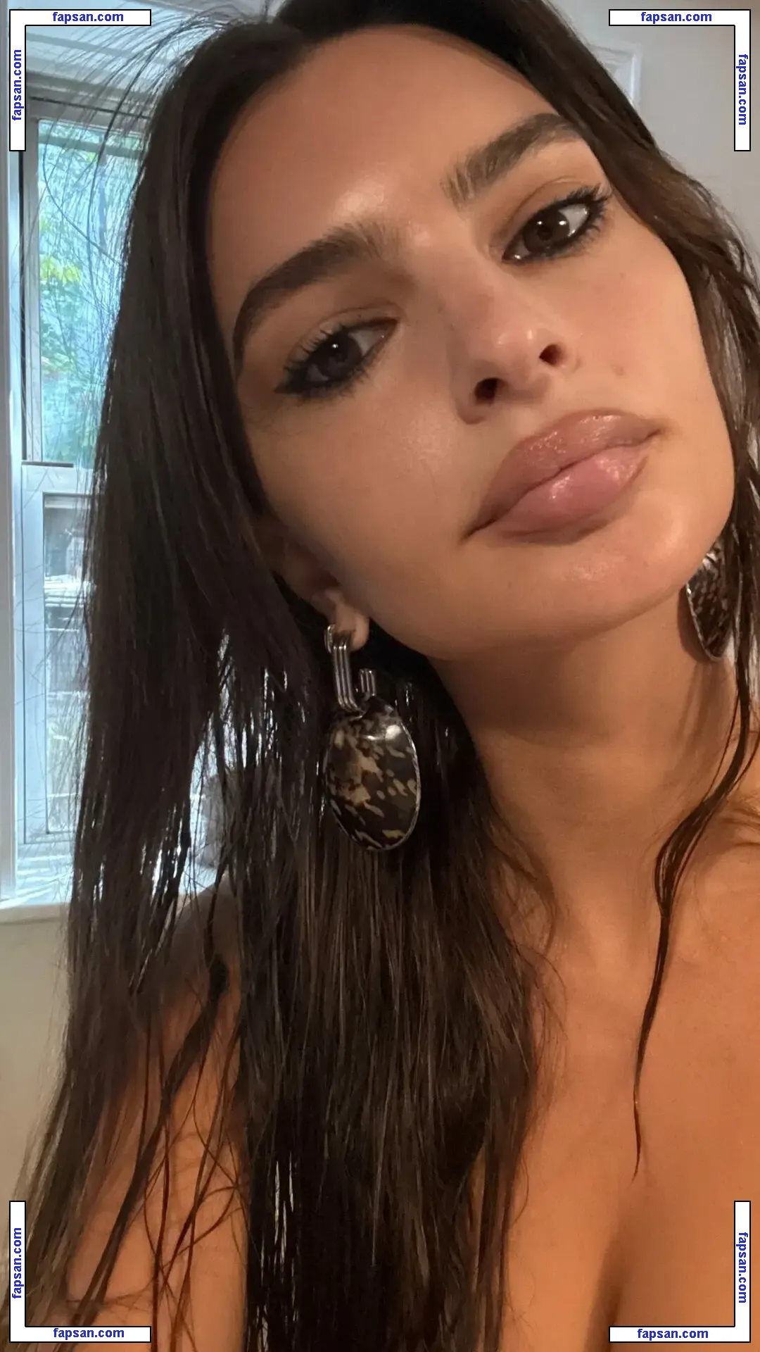 Emily Ratajkowski голая фото #19382 с Онлифанс