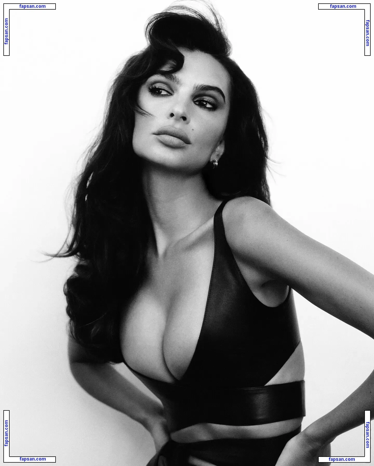 Emily Ratajkowski nude photo #19409 from OnlyFans