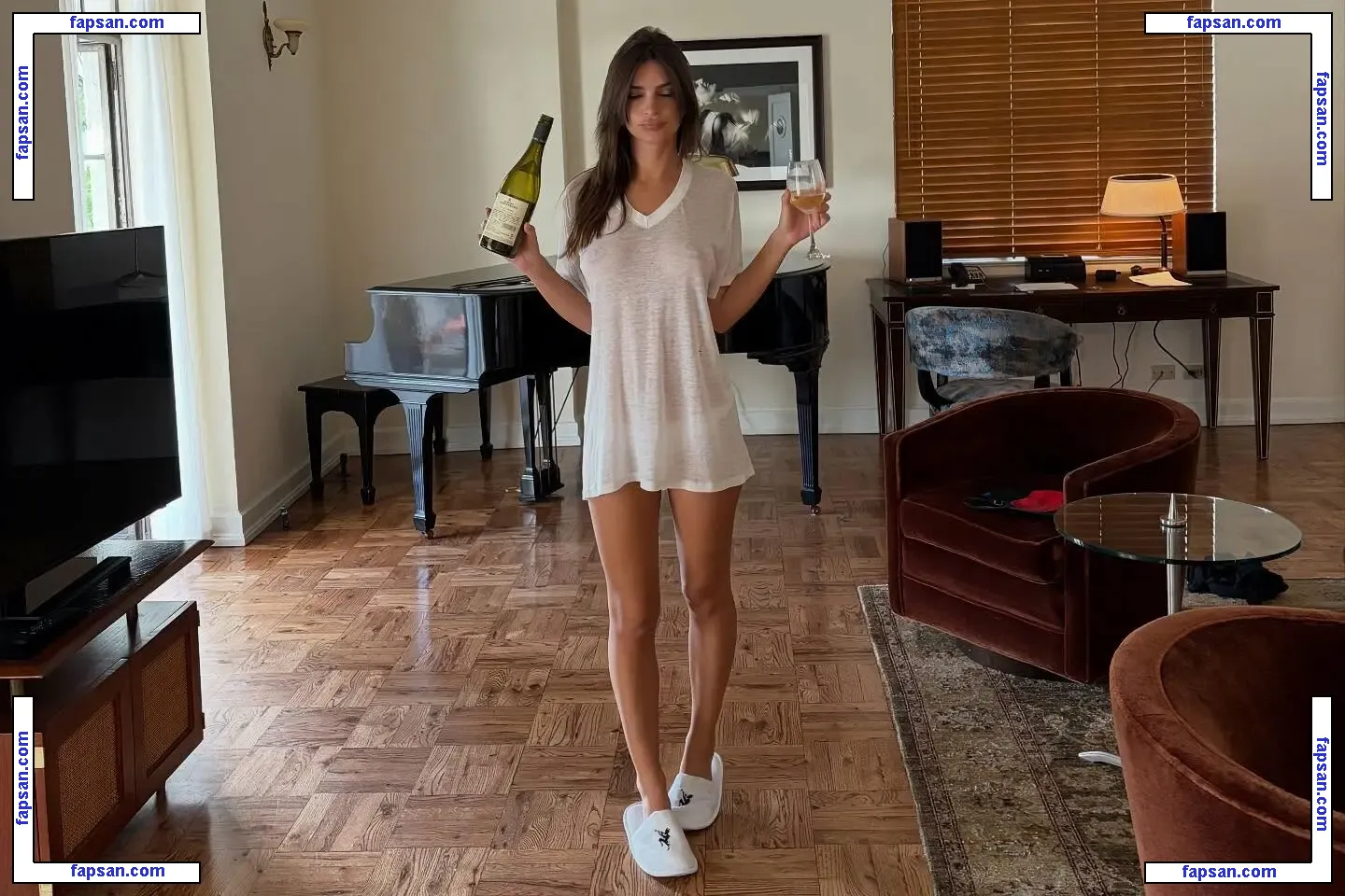 Emily Ratajkowski nude photo #19423 from OnlyFans