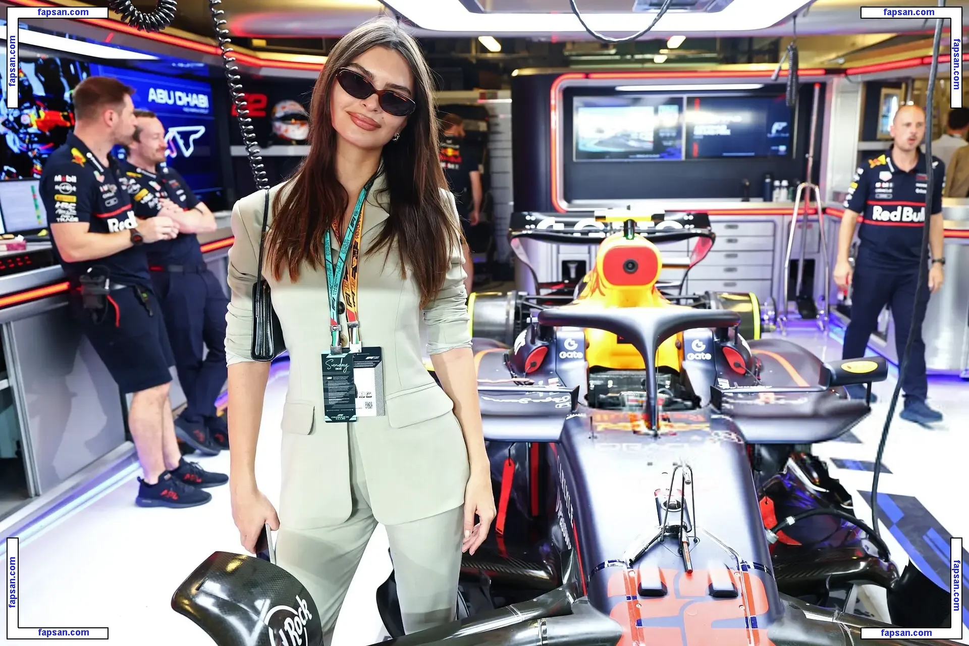 Emily Ratajkowski nude photo #19477 from OnlyFans