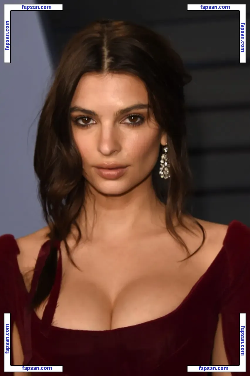Emily Ratajkowski голая фото #2347 с Онлифанс
