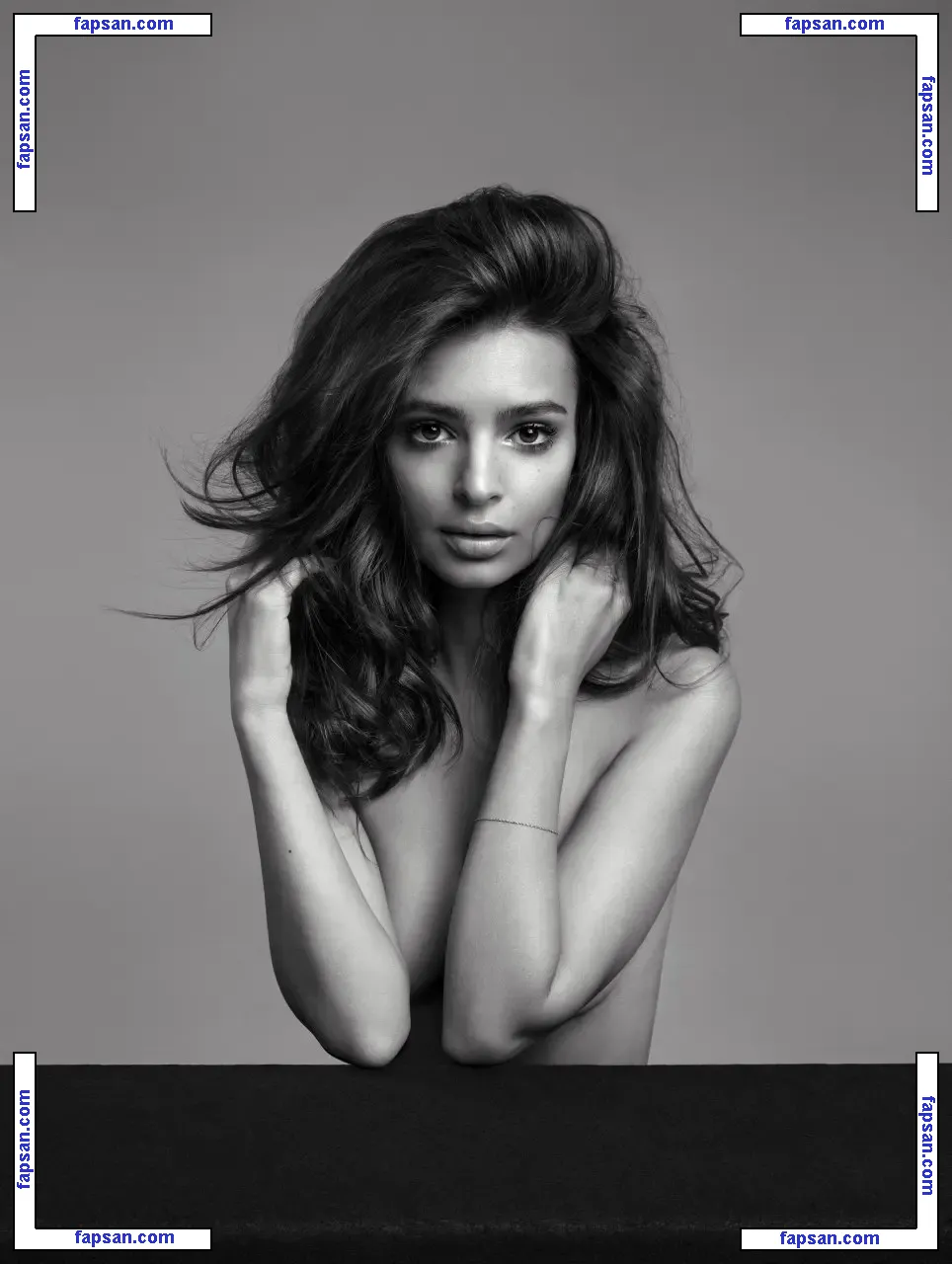 Emily Ratajkowski голая фото #2421 с Онлифанс