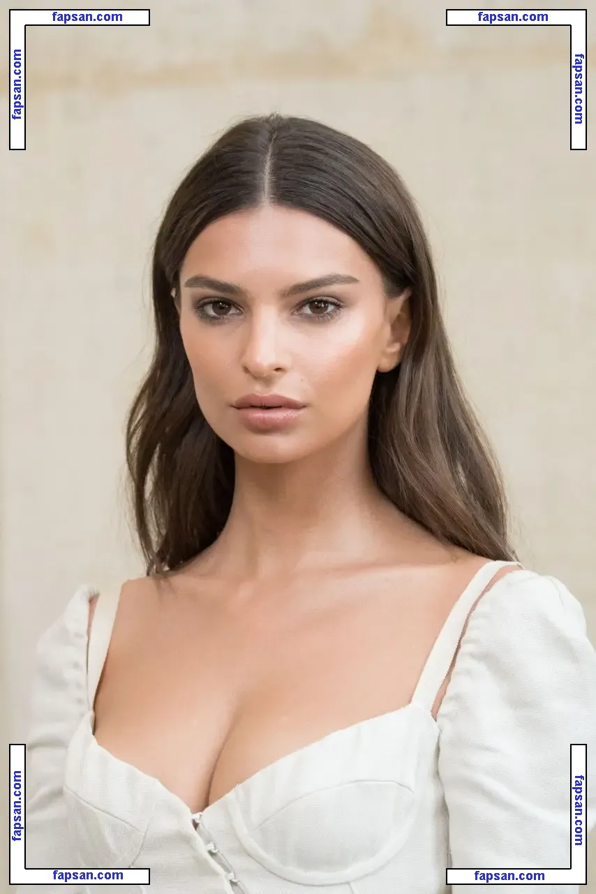 Emily Ratajkowski nude photo #2738 from OnlyFans