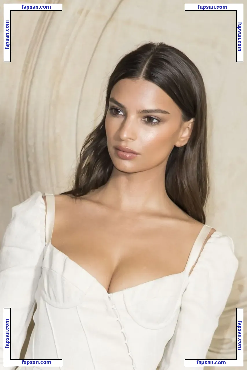 Emily Ratajkowski nude photo #2760 from OnlyFans