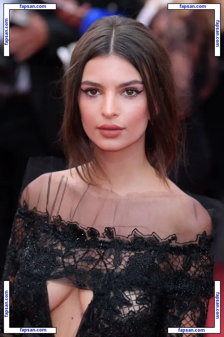 Emily Ratajkowski голая фото #3267 с Онлифанс