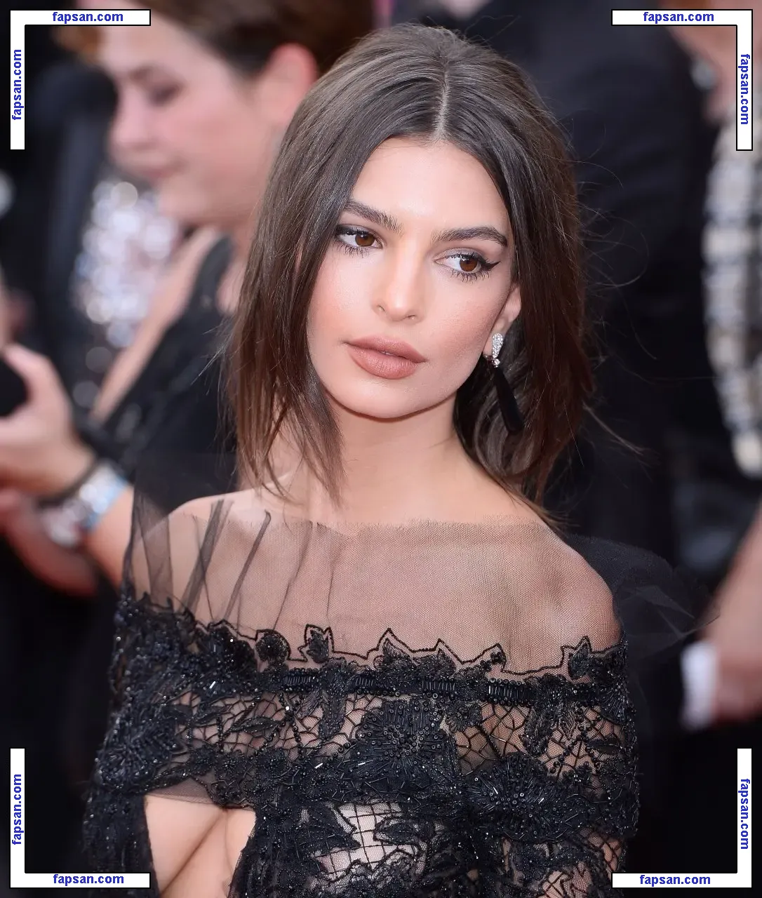 Emily Ratajkowski голая фото #3317 с Онлифанс