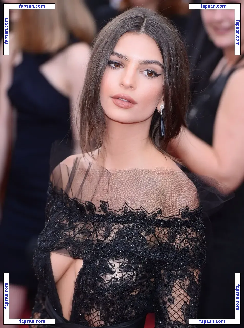 Emily Ratajkowski голая фото #3318 с Онлифанс
