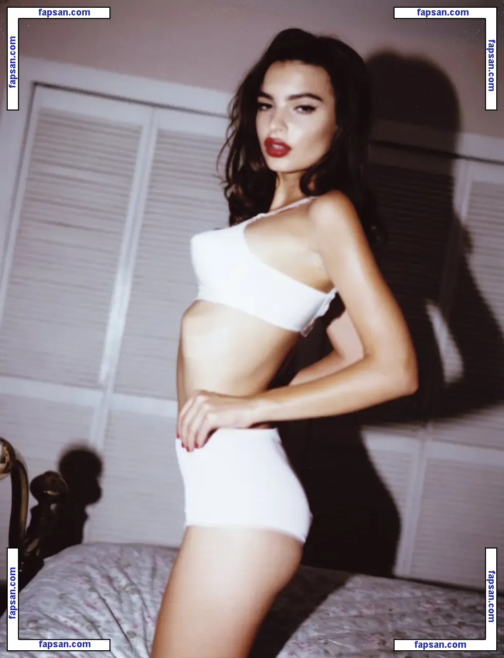 Emily Ratajkowski голая фото #4842 с Онлифанс
