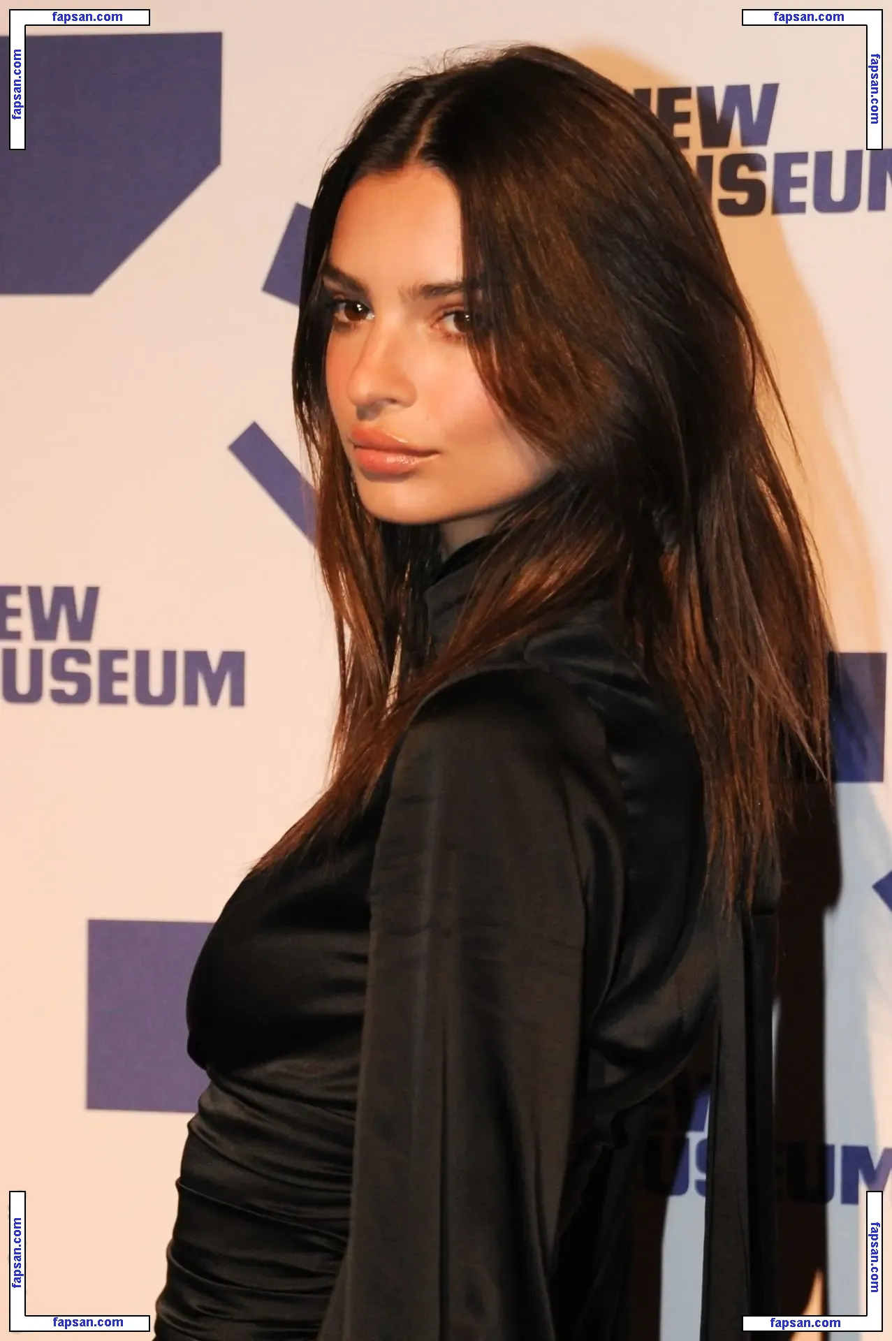 Emily Ratajkowski голая фото #5622 с Онлифанс
