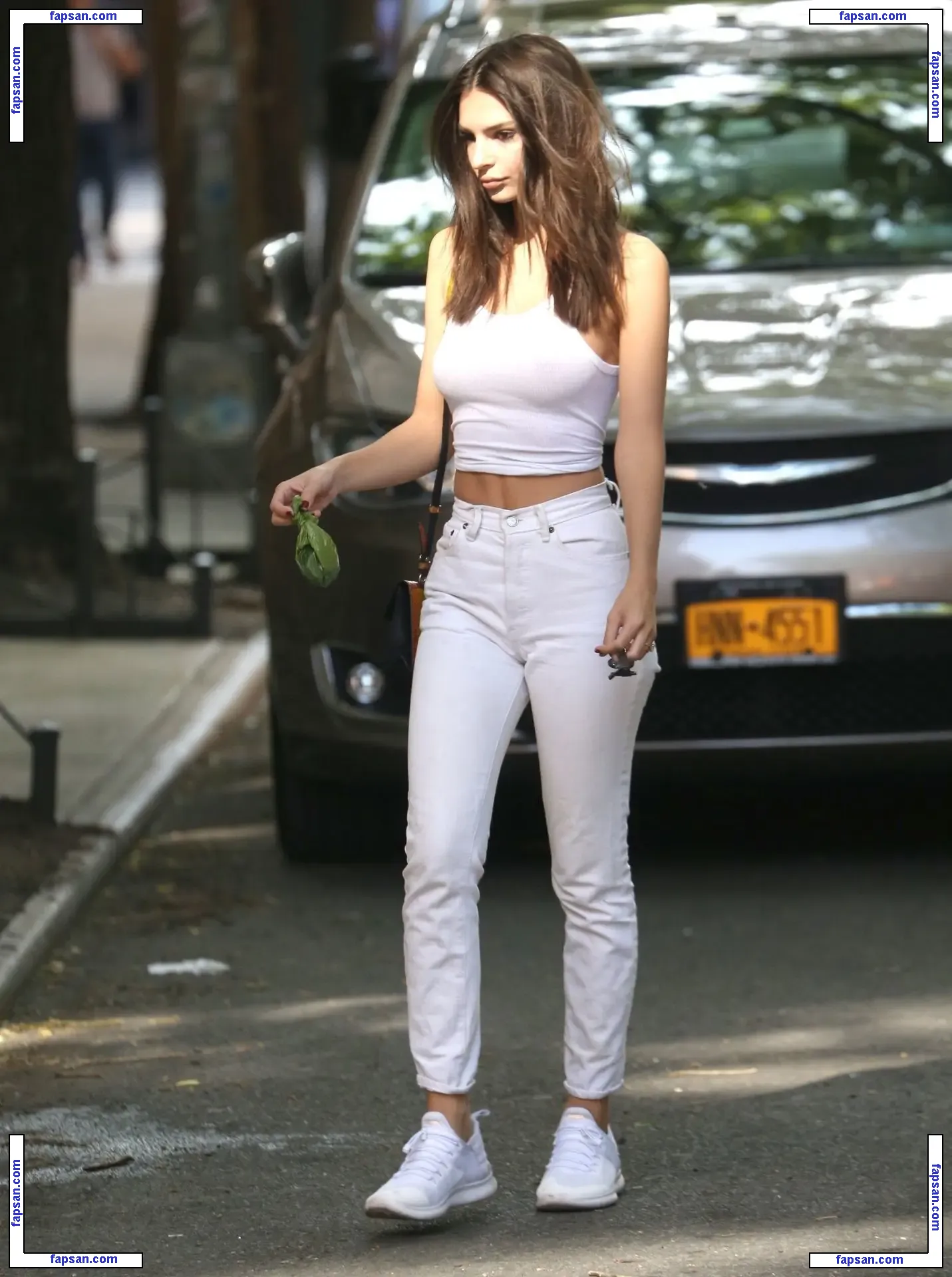 Emily Ratajkowski голая фото #5850 с Онлифанс