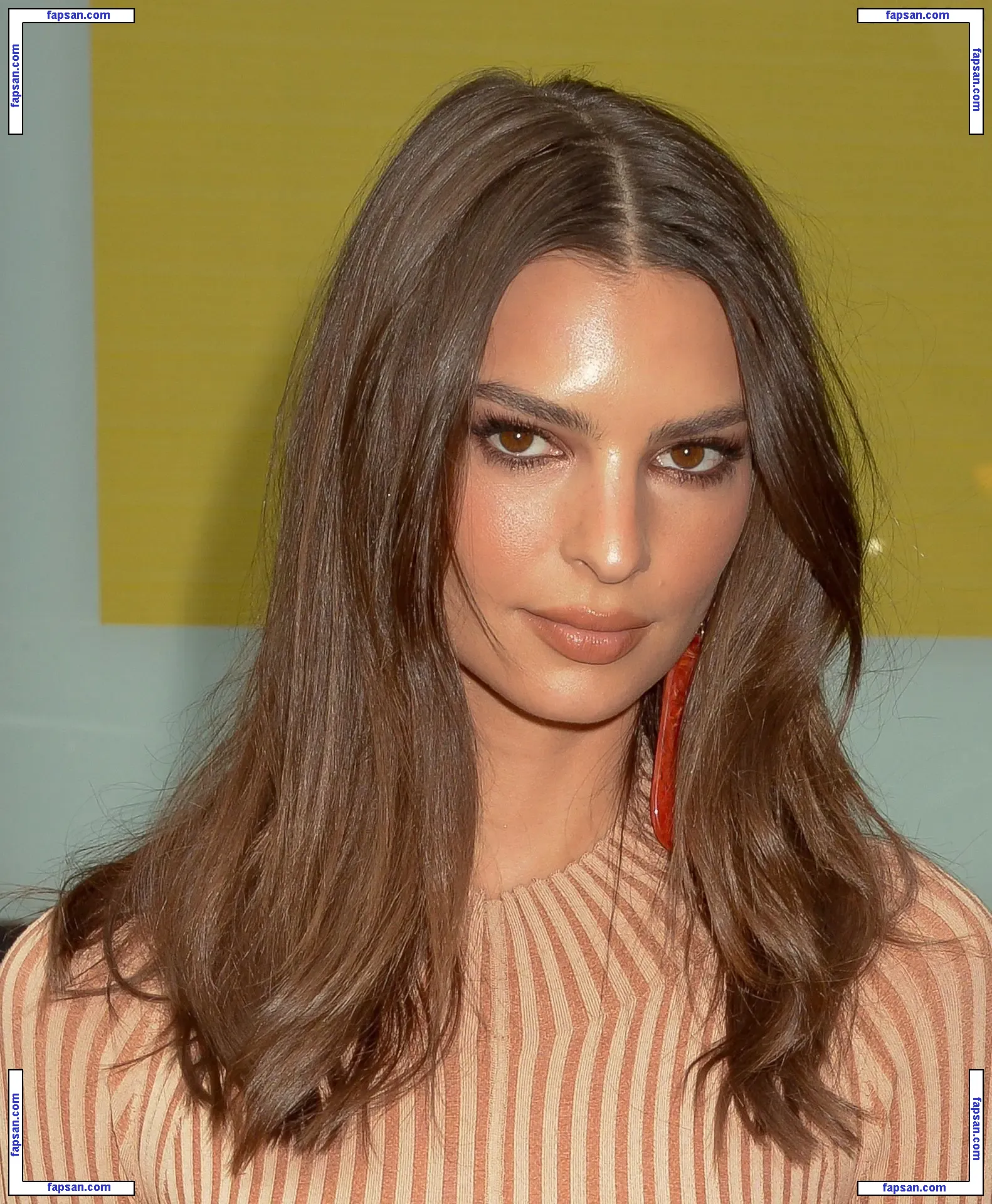 Emily Ratajkowski голая фото #5978 с Онлифанс