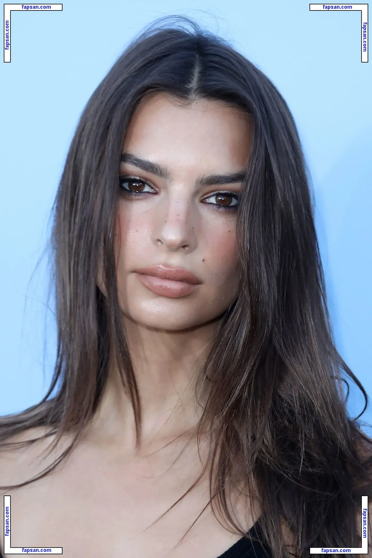 Emily Ratajkowski голая фото #7021 с Онлифанс