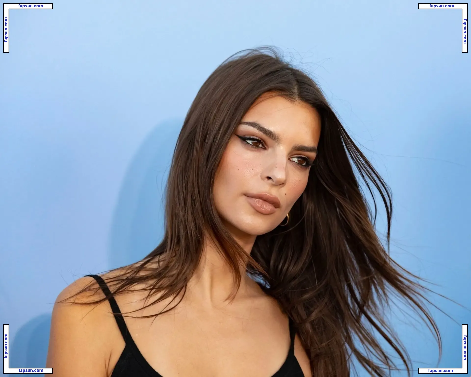 Emily Ratajkowski голая фото #7030 с Онлифанс