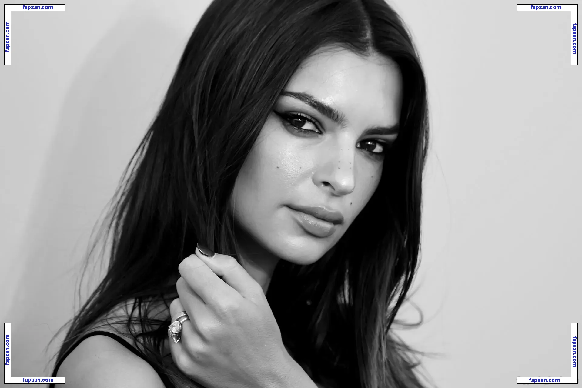 Emily Ratajkowski голая фото #7032 с Онлифанс