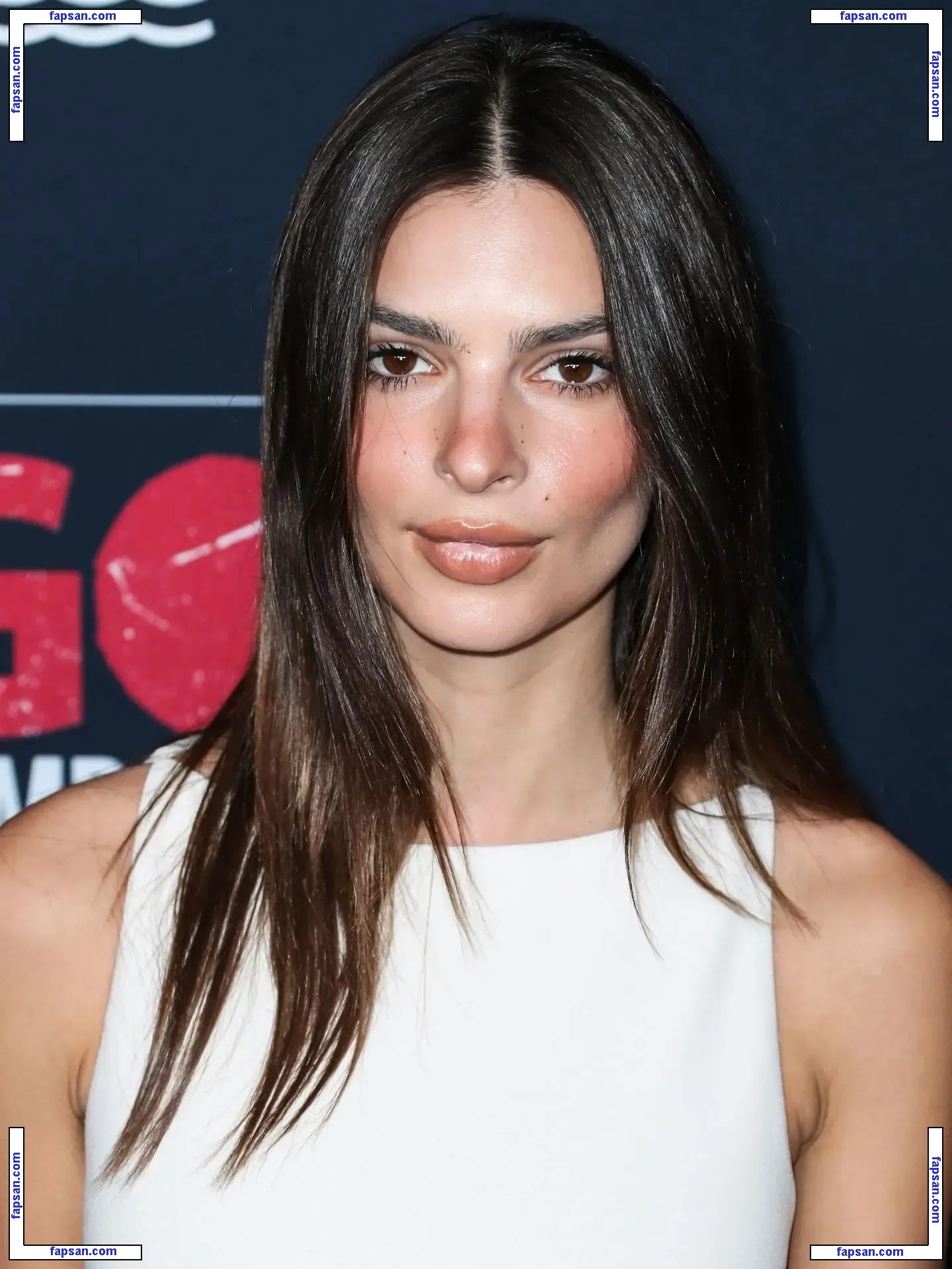 Emily Ratajkowski голая фото #7692 с Онлифанс