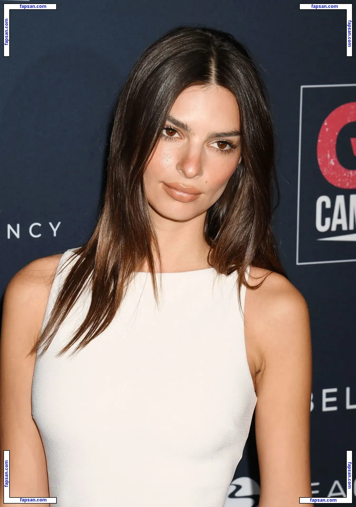 Emily Ratajkowski голая фото #7717 с Онлифанс