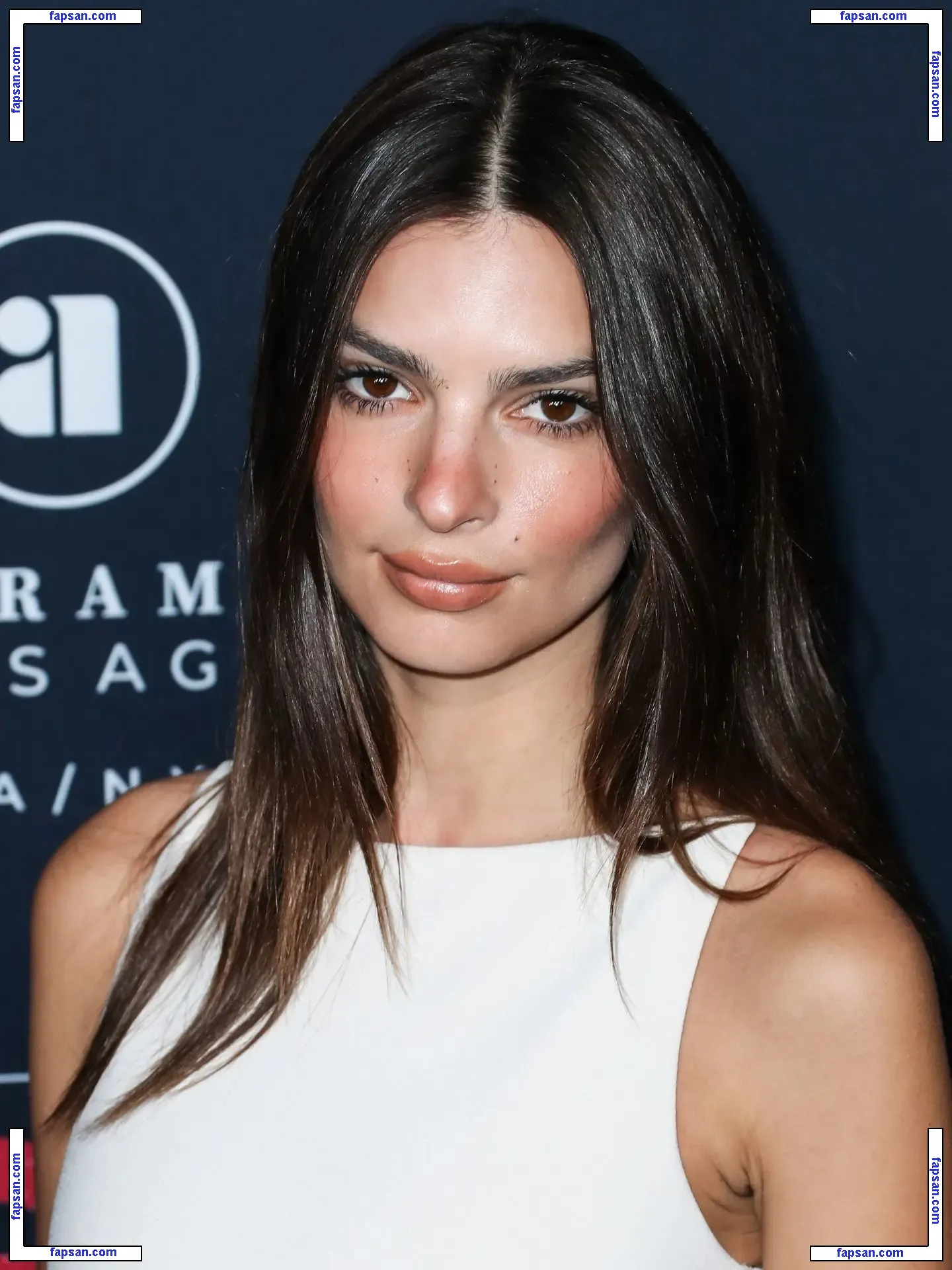 Emily Ratajkowski голая фото #7724 с Онлифанс