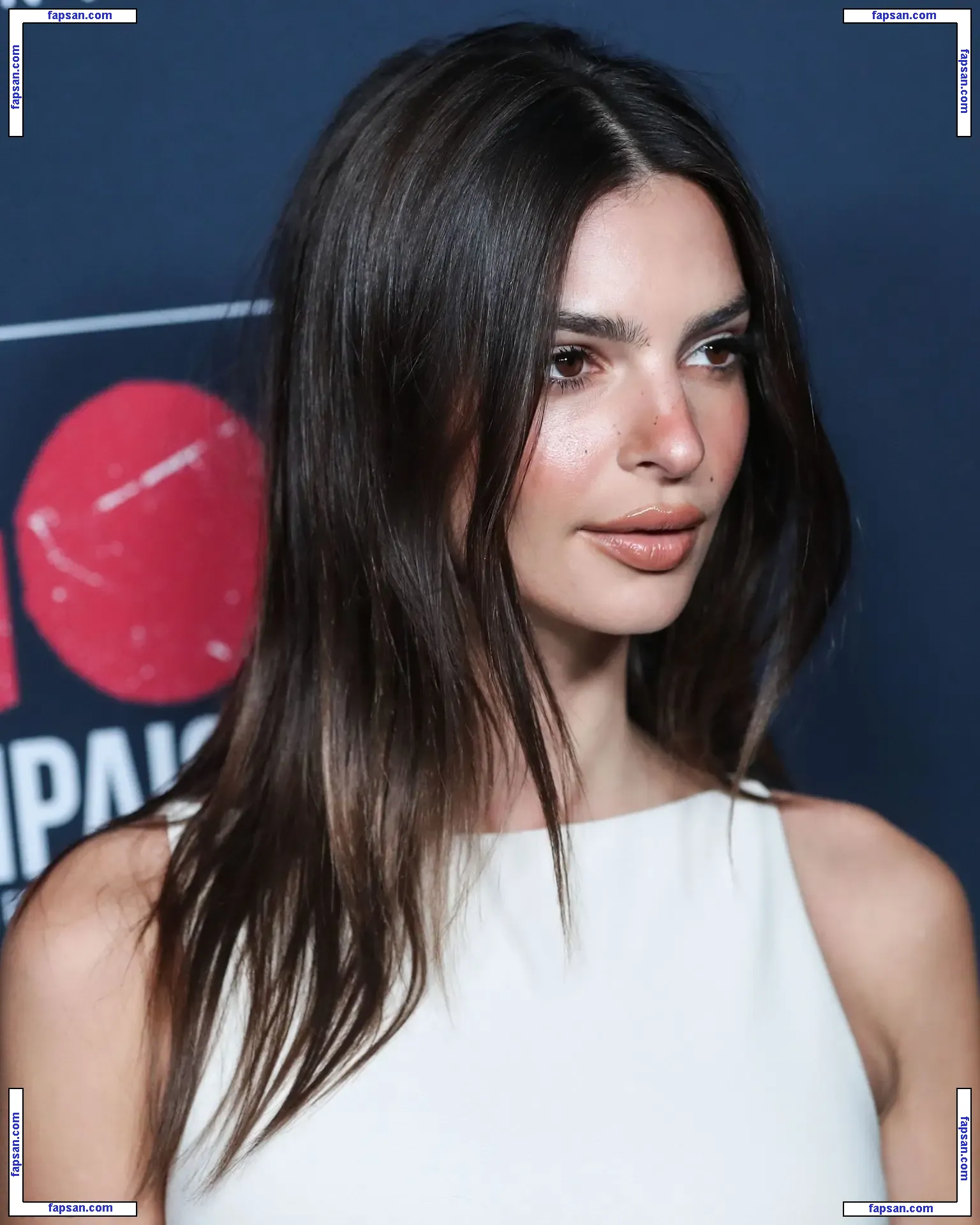 Emily Ratajkowski голая фото #7749 с Онлифанс