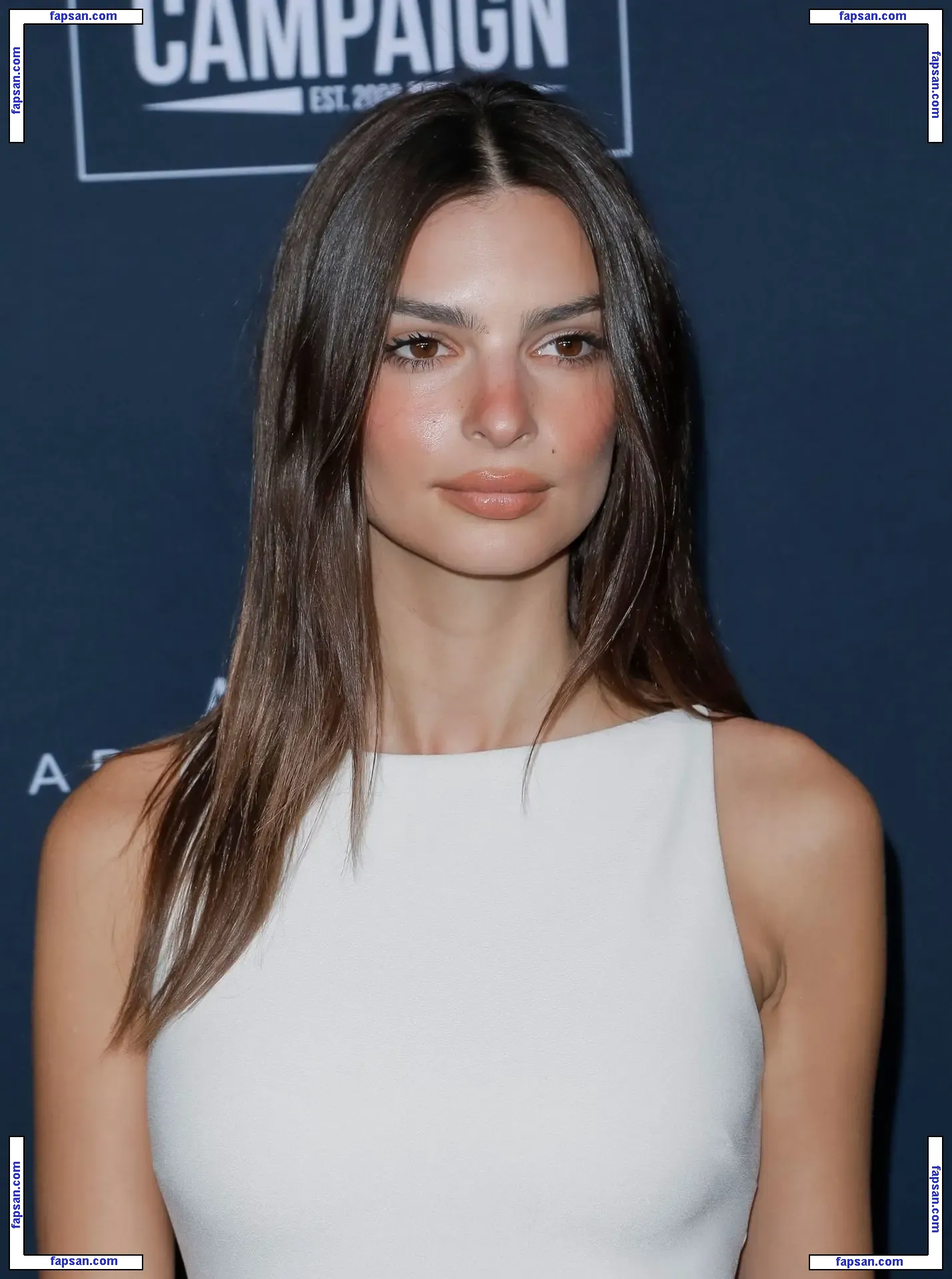Emily Ratajkowski голая фото #7772 с Онлифанс