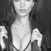 Emily Ratajkowski голая #7992