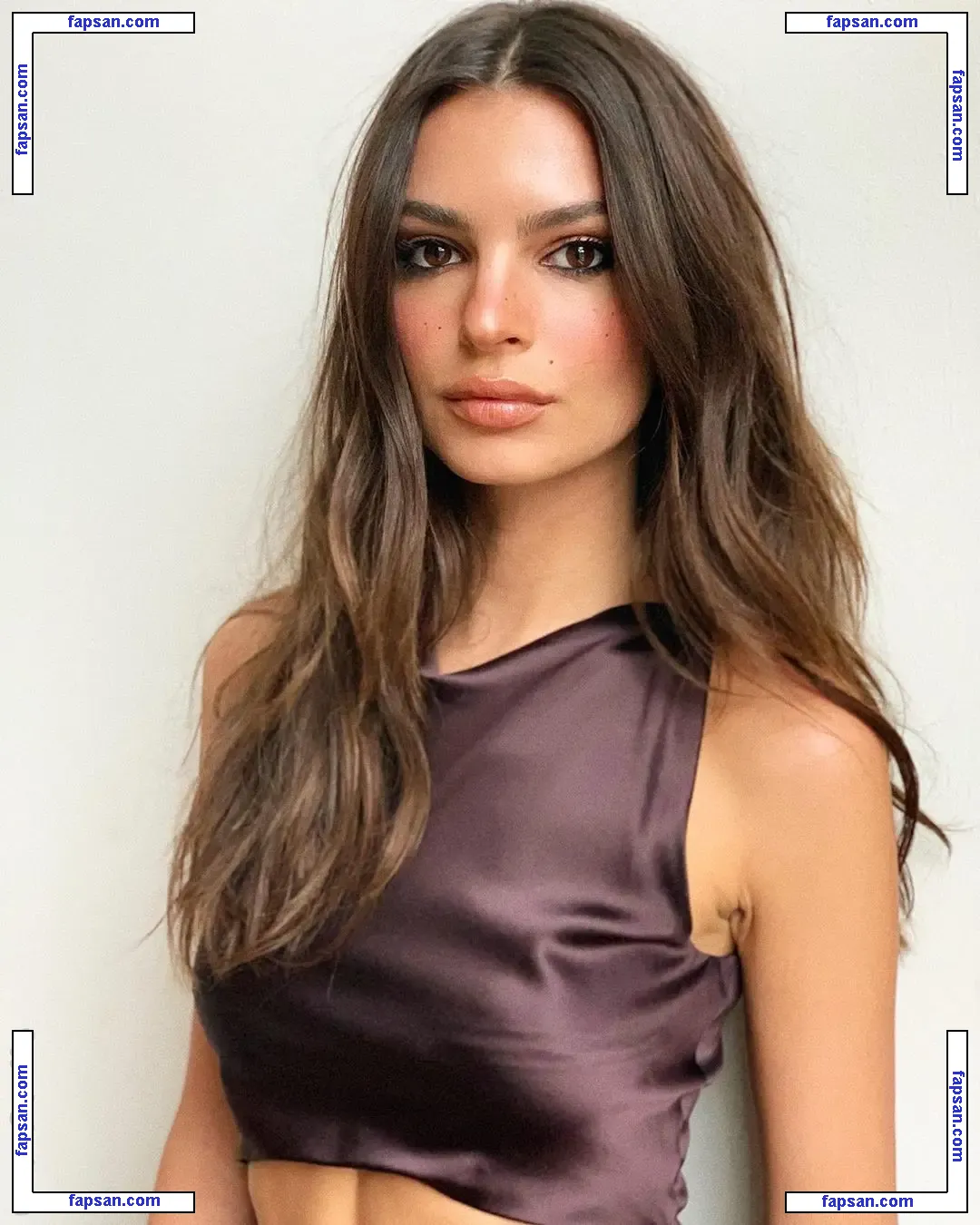 Emily Ratajkowski голая фото #8273 с Онлифанс