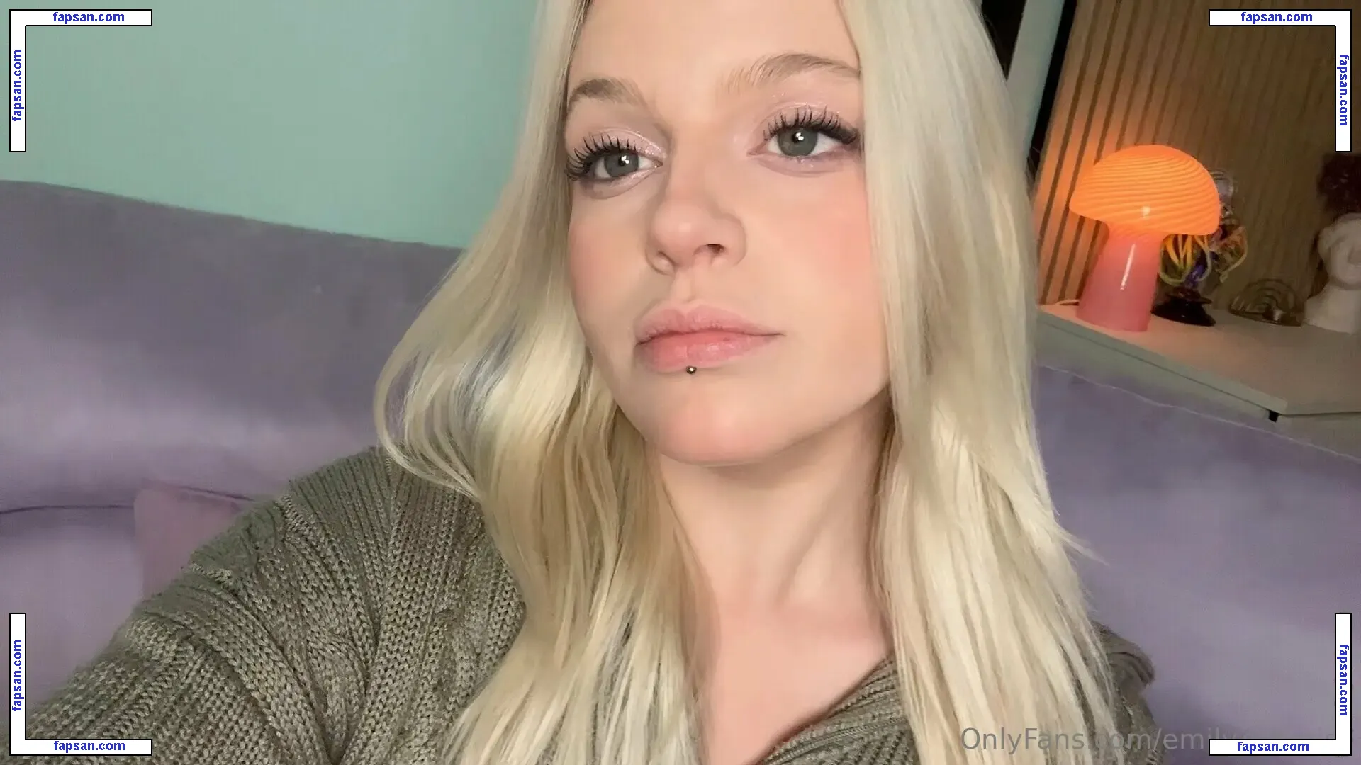 emily.schwarz nude photo #0004 from OnlyFans