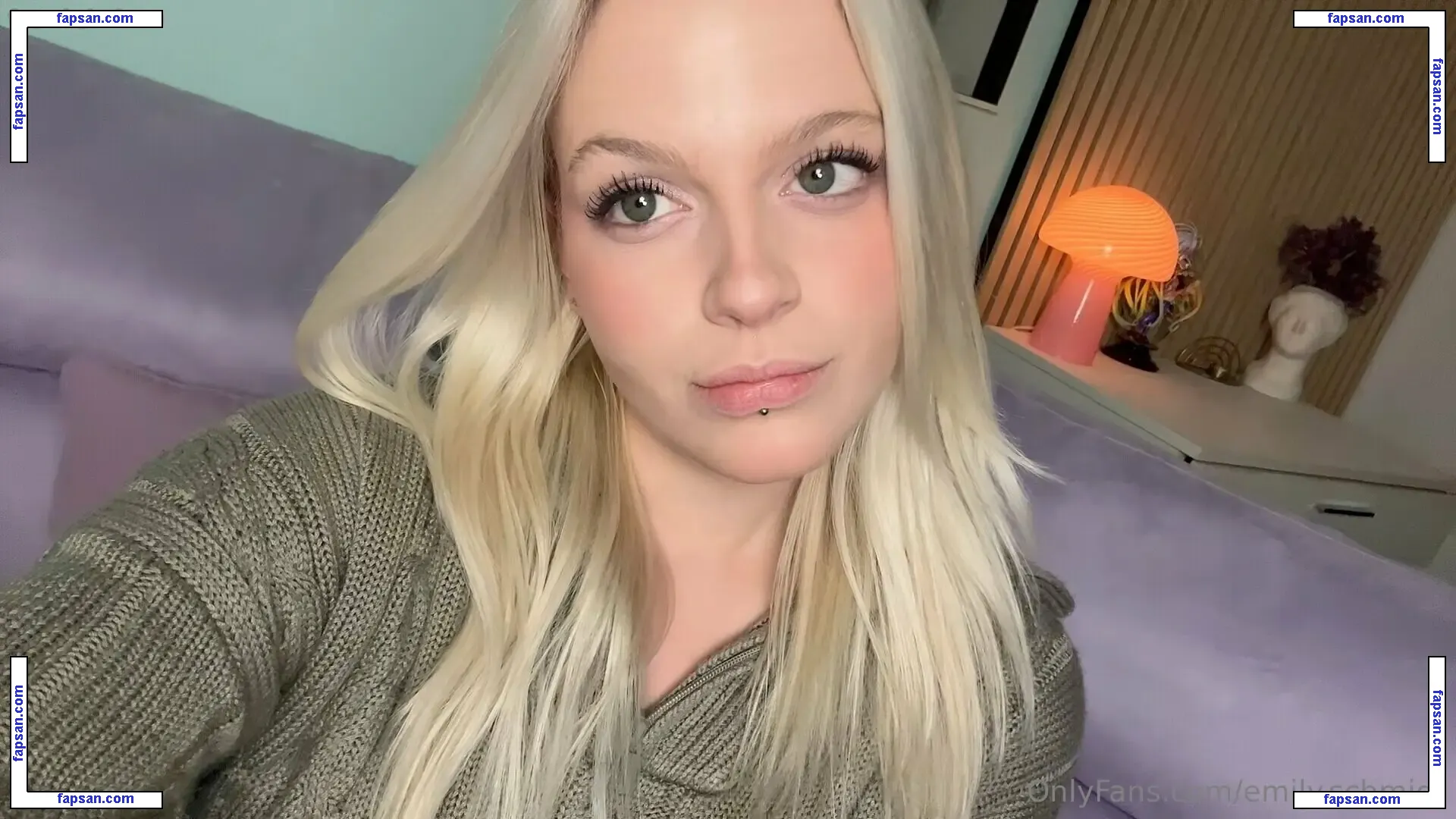 emily.schwarz nude photo #0010 from OnlyFans